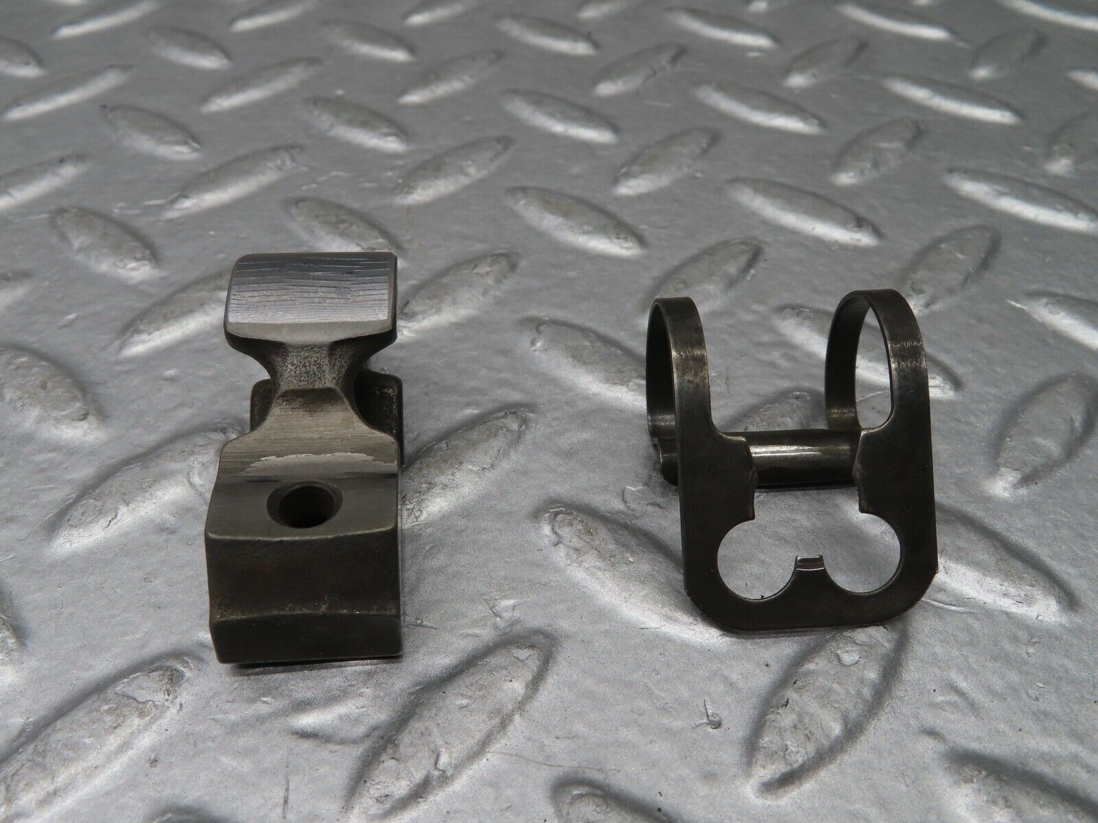 20726 Mercedes-Benz R107 450SL Valve Rocker Arm With Retaining Spring