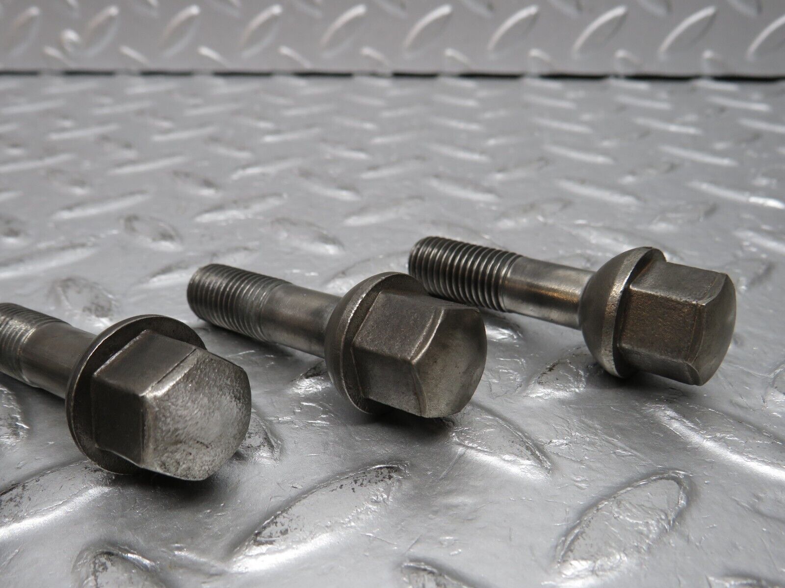 32638 Mercedes-Benz 5x Alloy Wheel Lug Bolt M12x1.5