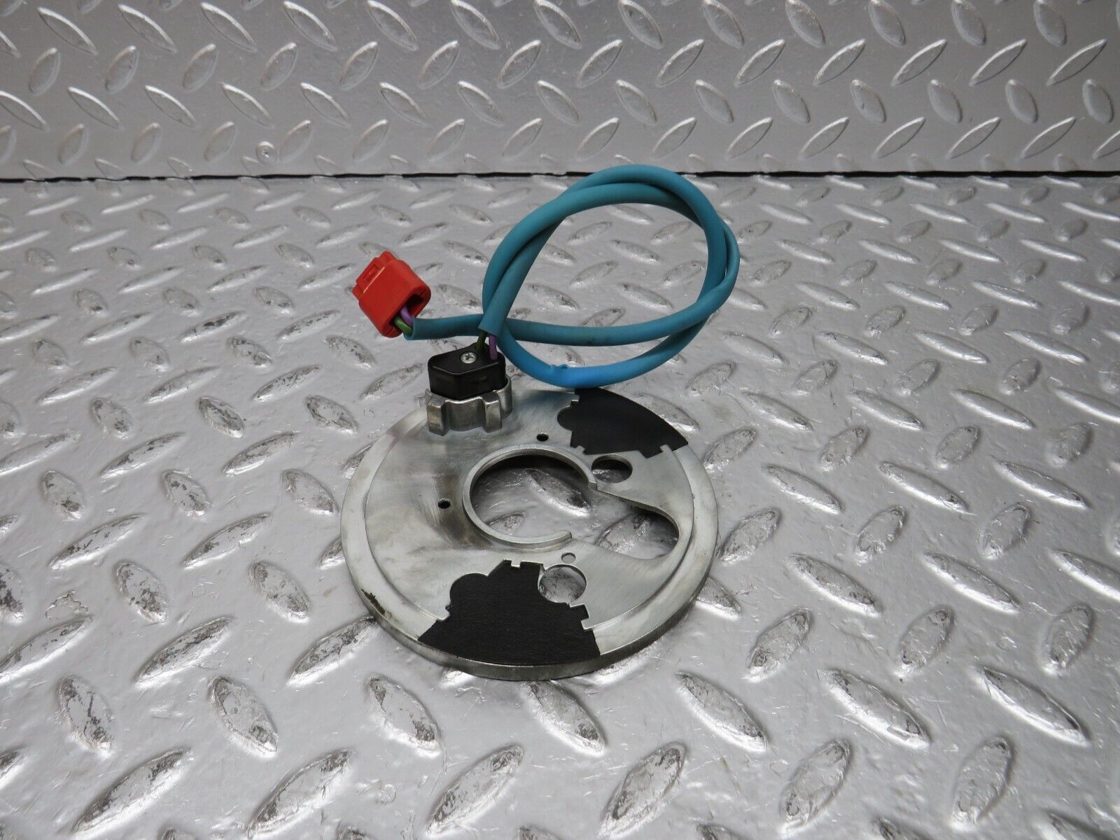 31311 Mercedes-Benz S124 220TE Wagon Steering Wheel Contact Plate 1244620597