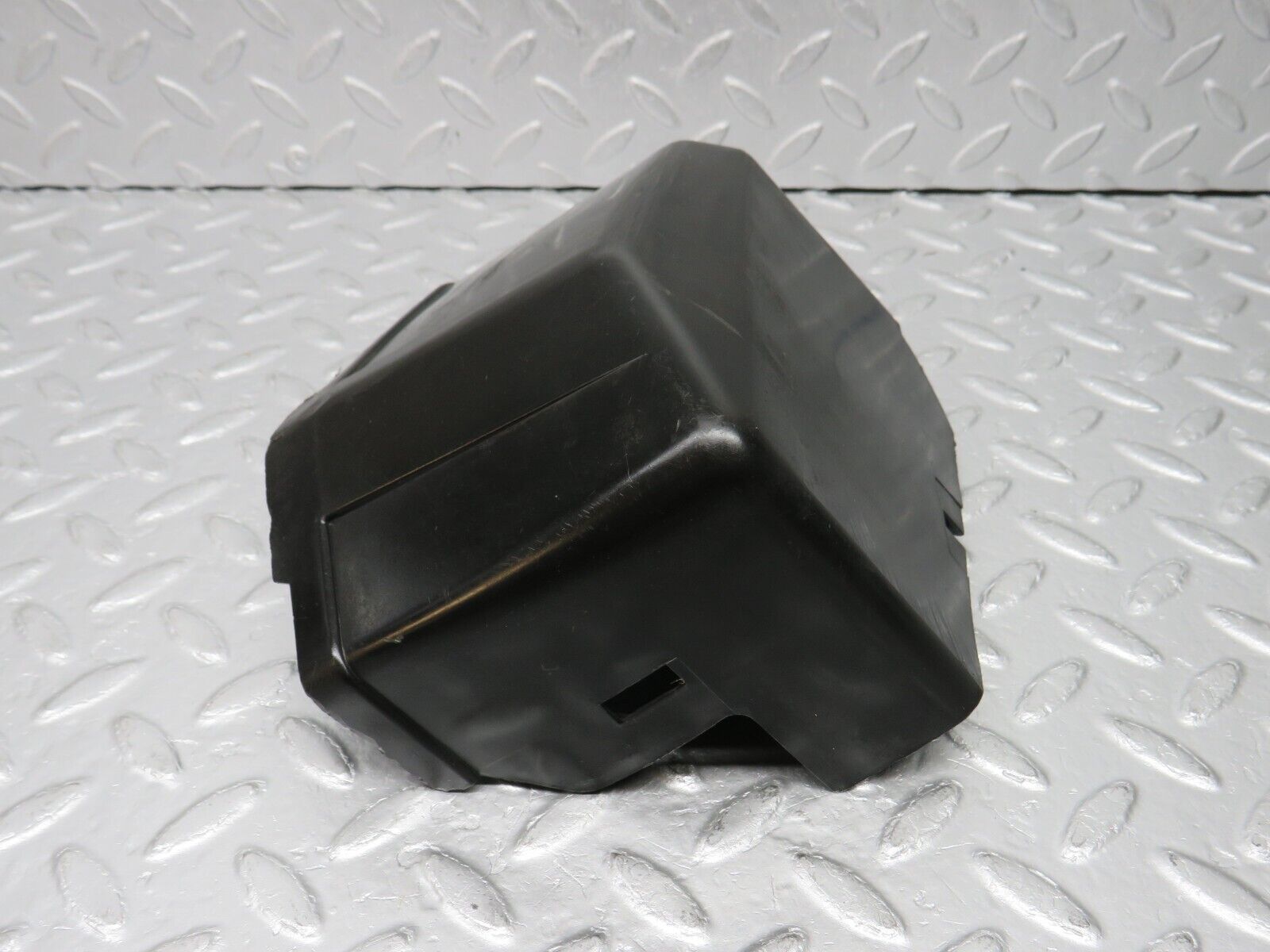 38772 Mercedes-Benz W201 190E 2.6L Ignition Suppressor Housing 1031580685