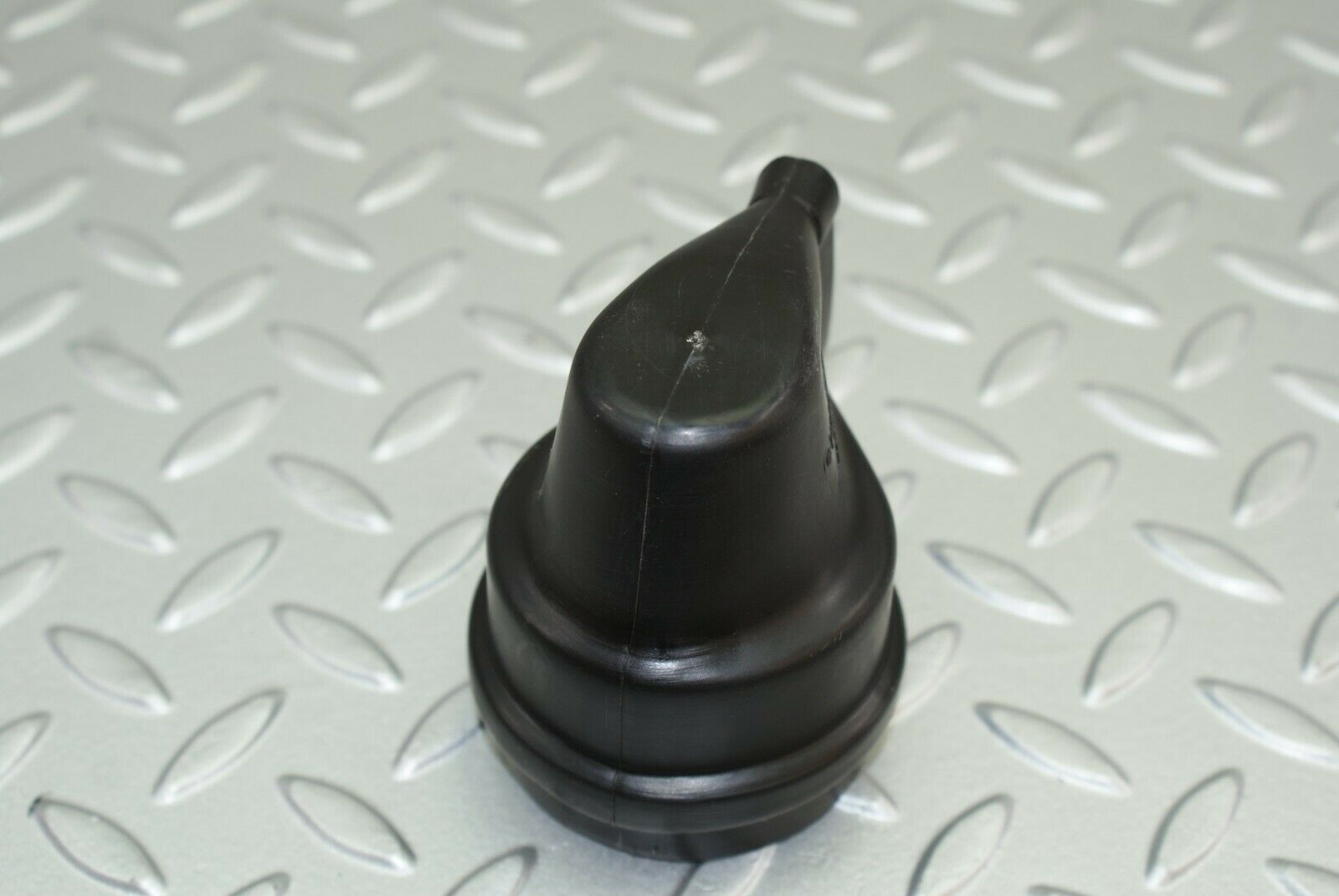 2817 Mercedes-Benz C123 280CE Coupe Ignition Coil Protective Cap 0001581785