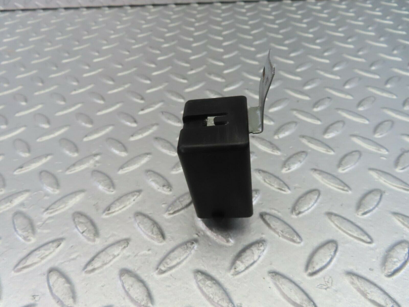 10729 Mercedes-Benz W123 230E Rear Heated Window Relay 1078200010