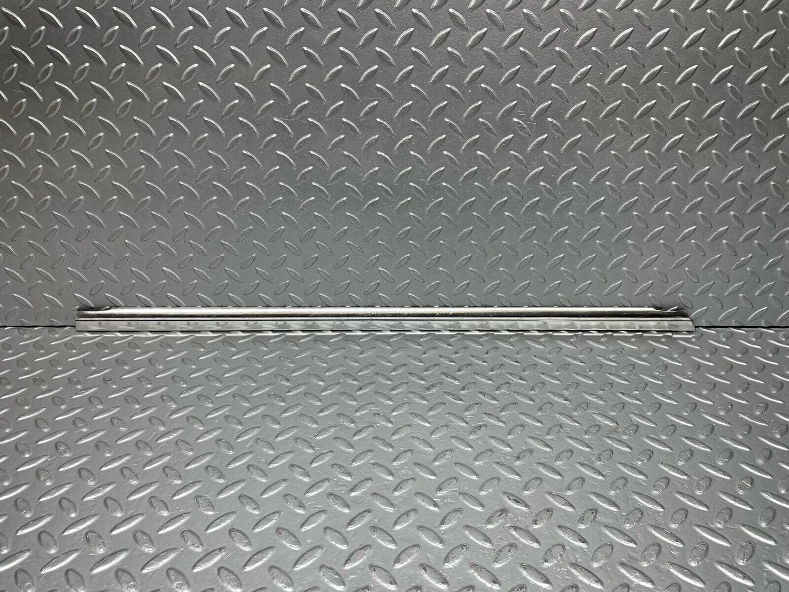 40517 Mercedes-Benz W108 Front Right Door Window Chrome Trim
