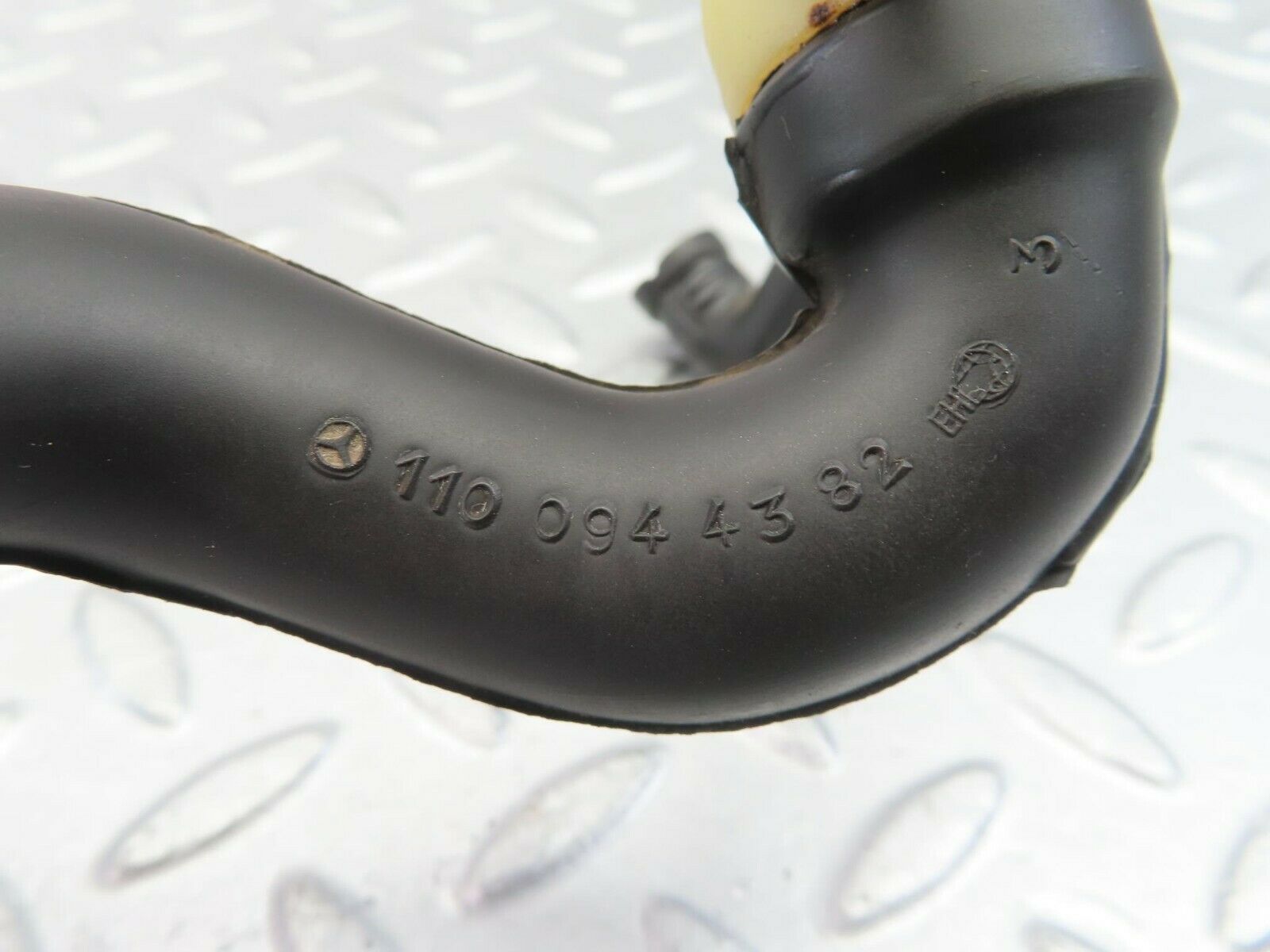 9832 Mercedes-Benz C123 280CE Coupe Air Intake Pipe 1100942882