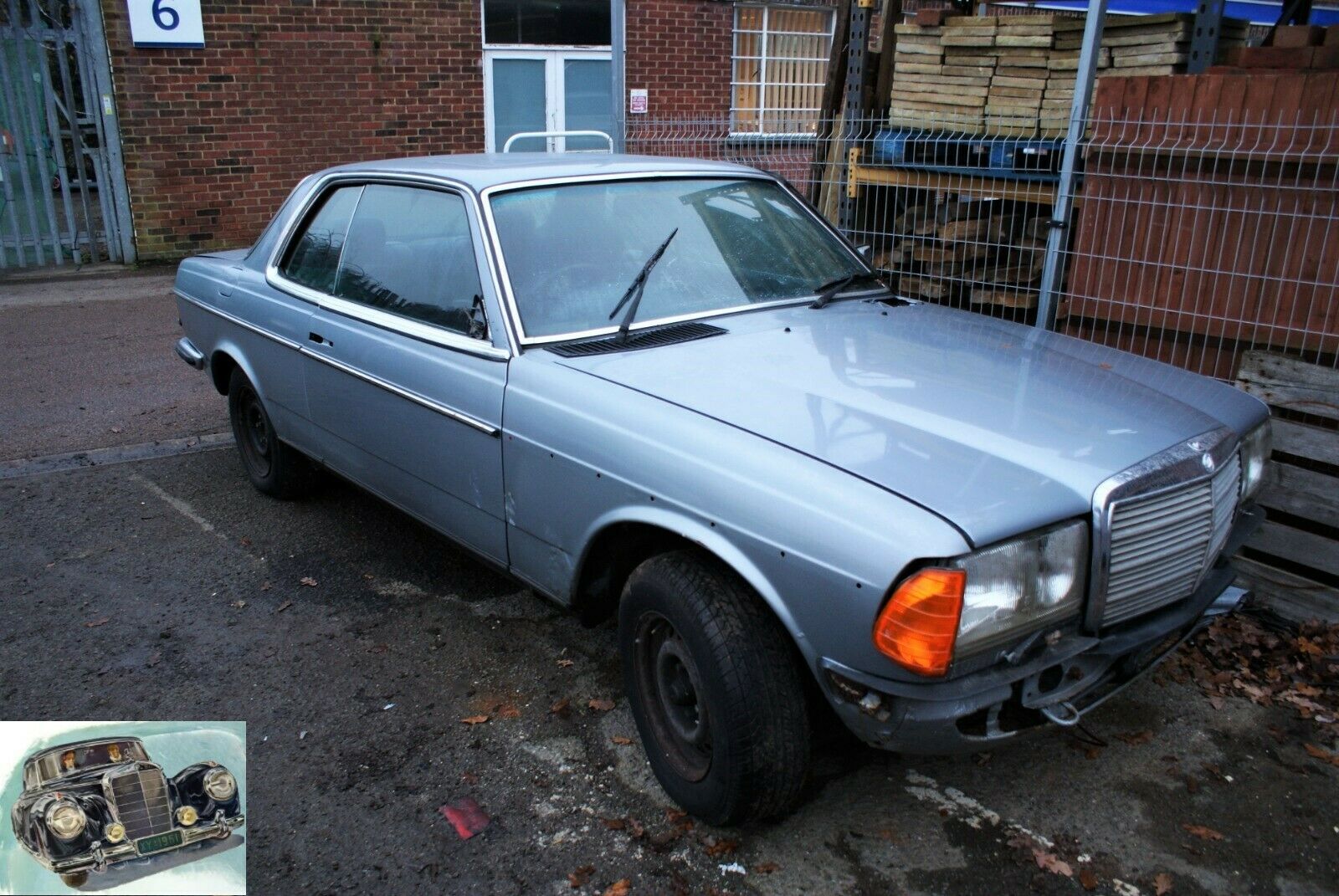 9579 Mercedes-Benz C123 280CE Coupe Centre Console Blue