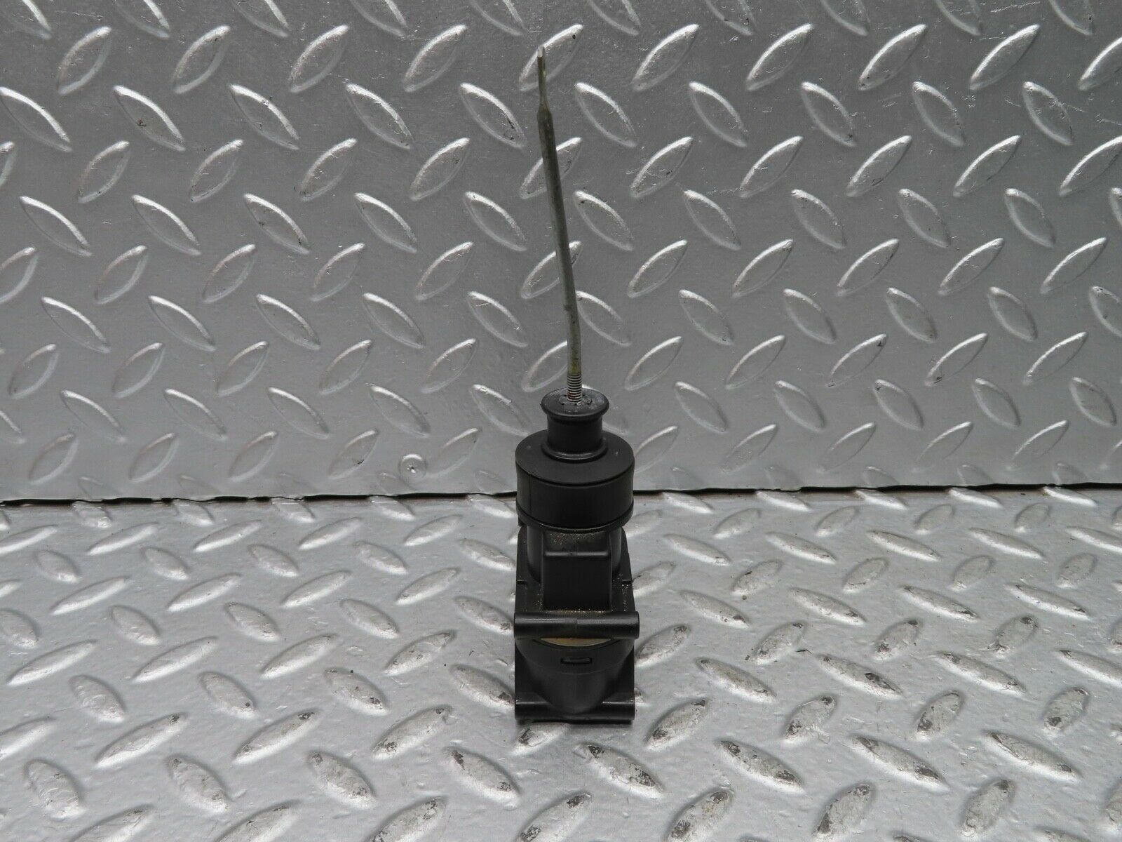 21443 Mercedes-Benz W126 300SE Front Door Lock Vacuum Actuator