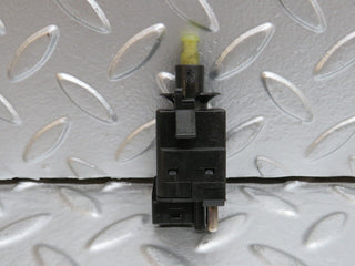 29178 Mercedes-Benz C124 320CE Coupe Brake Light Switch 0015450109
