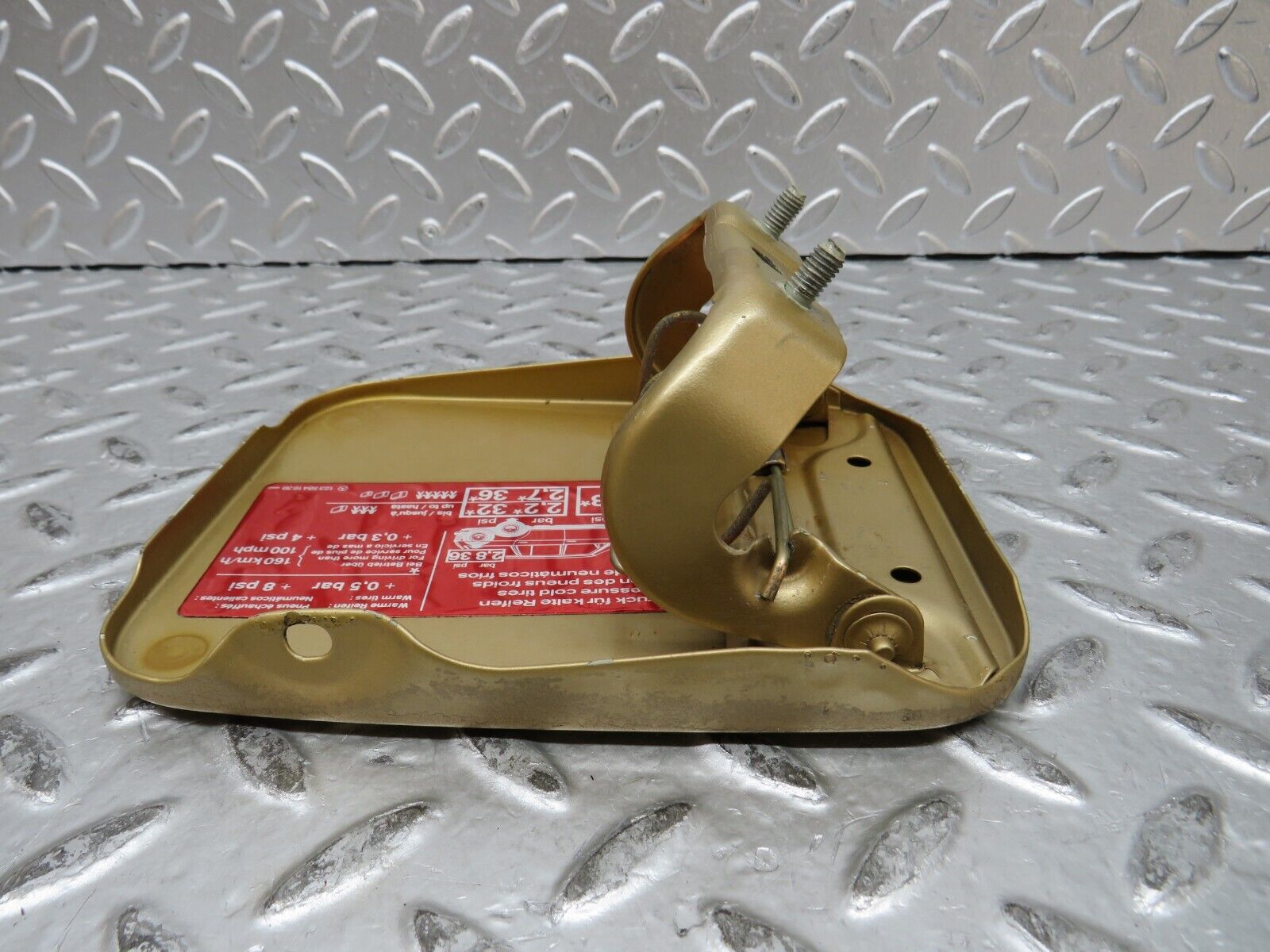 28488 Mercedes-Benz S123 240D Wagon Fuel Tank Flap Cap 1235841639