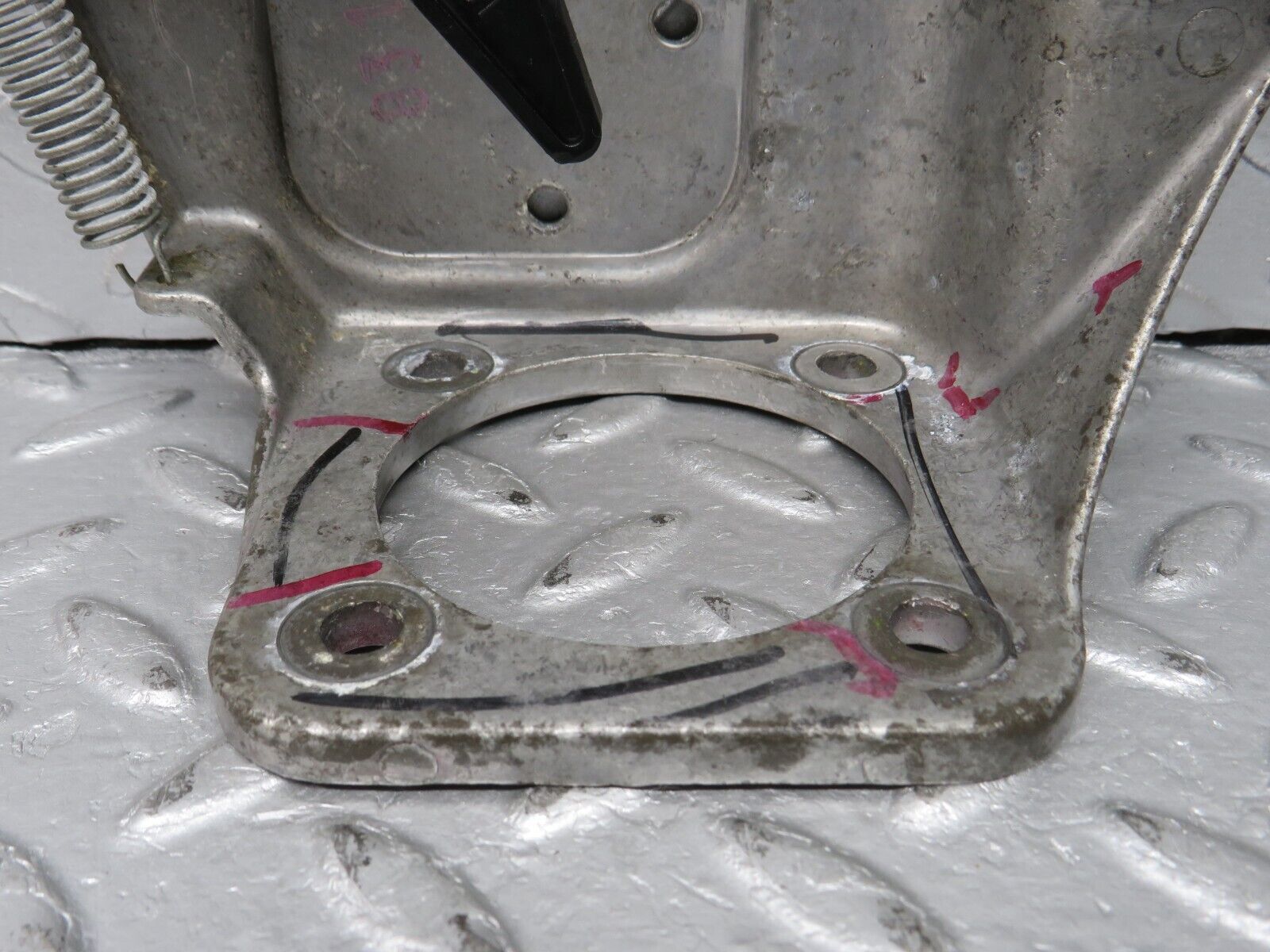 38434 Mercedes-Benz R129 280SL Coupe Brake Pedal Bracket 1402921031 1242901019 1292600651