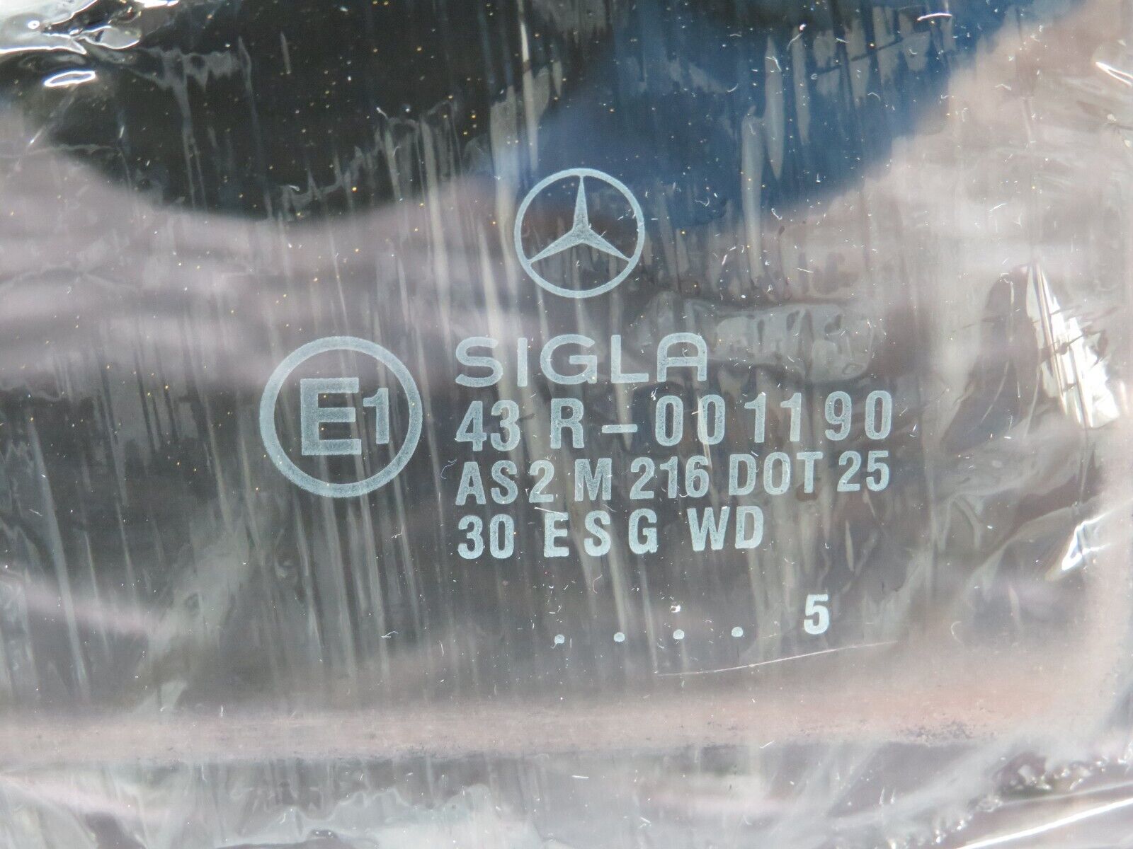 27638 Mercedes-Benz S124 300TE Wagon Rear Right Quarter Window Glass