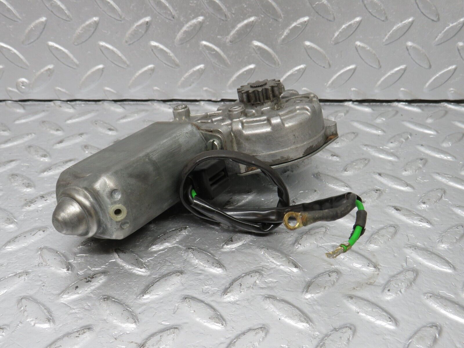 40592 Mercedes-Benz W123 300D Front Left Window Regulator Motor 0130821018