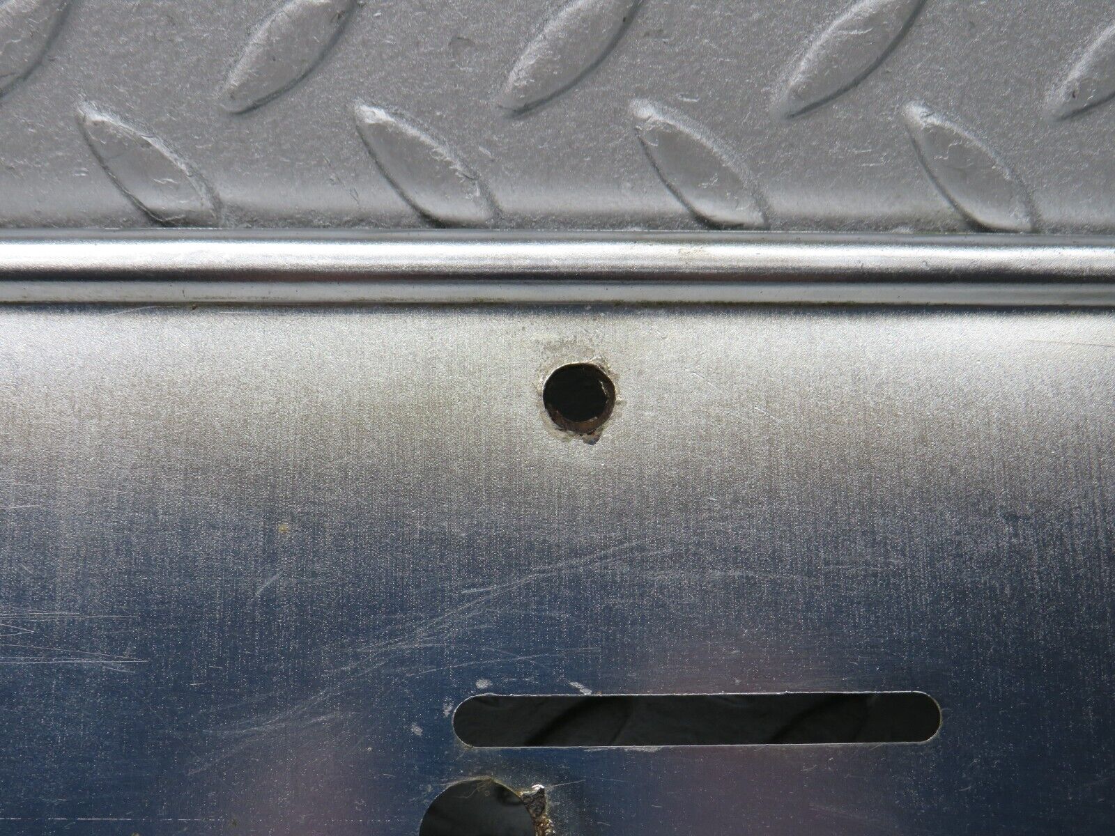 38162 Mercedes-Benz A124 320E Cabriolet Rear number Plate Holder