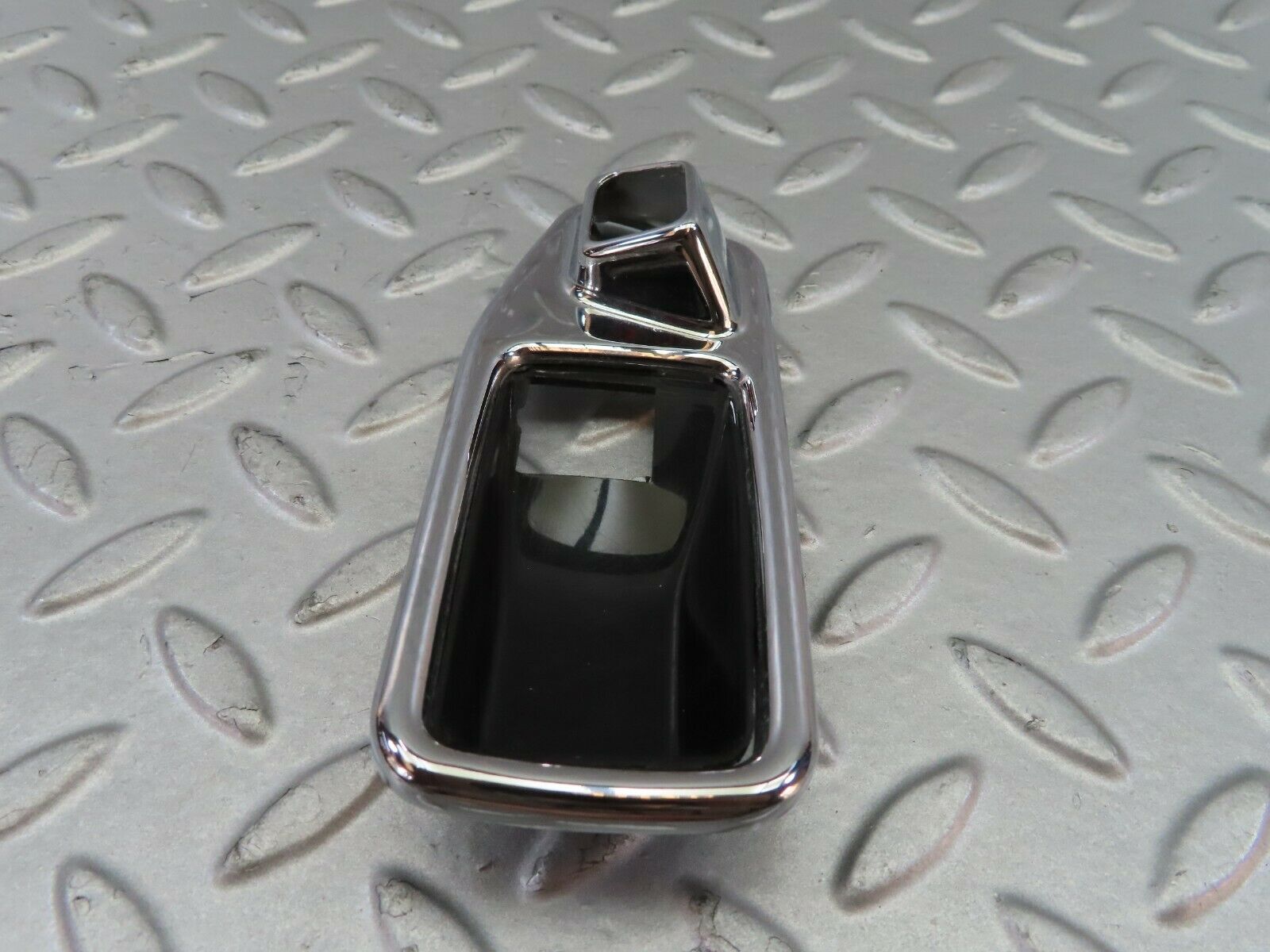 7594 Mercedes-Benz S123 230TE Wagon Chrome Frame For Door Handle 1087660111