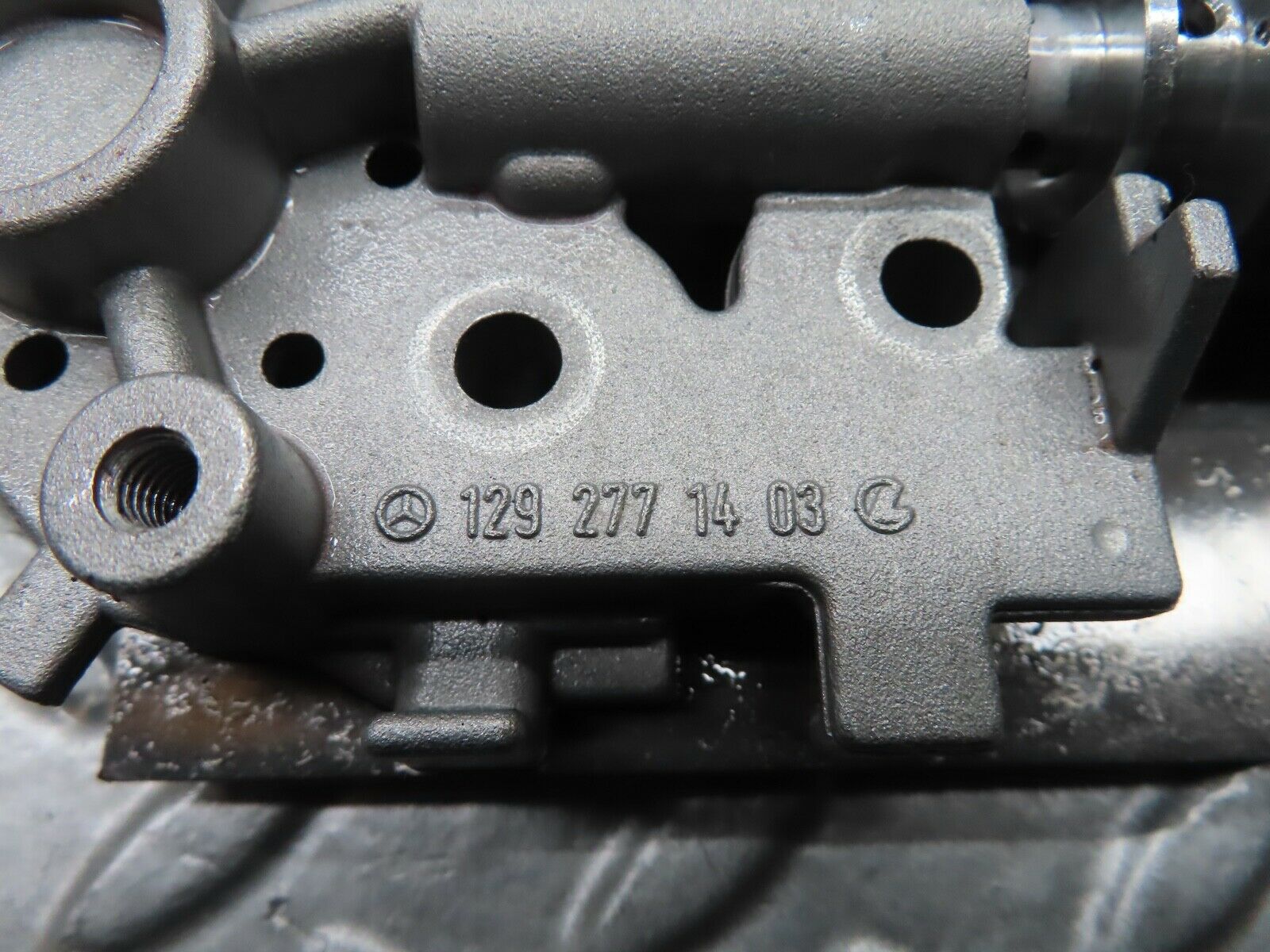 21379 Mercedes-Benz R129 300SL Coupe Automatic Gearbox Valve Body 722.500