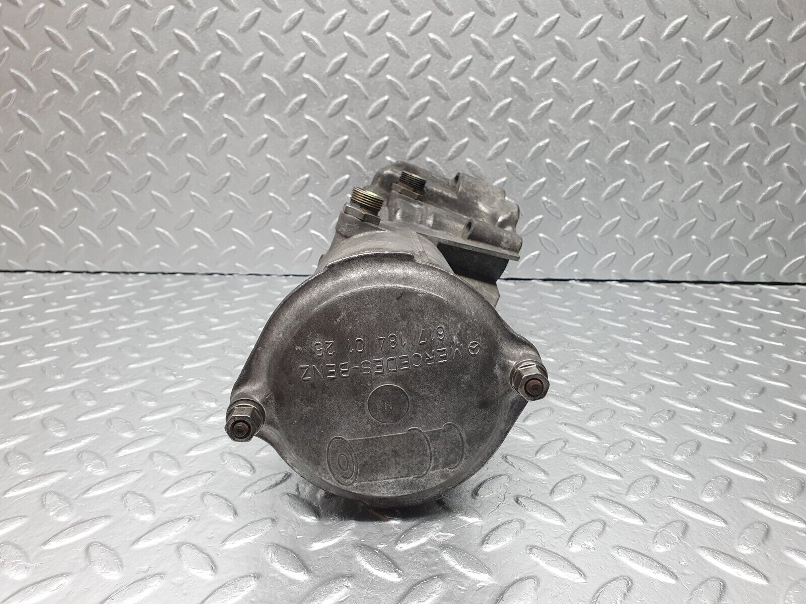 40861 Mercedes-Benz W123 300D Oil Filter Housing 6151840102 6171840125
