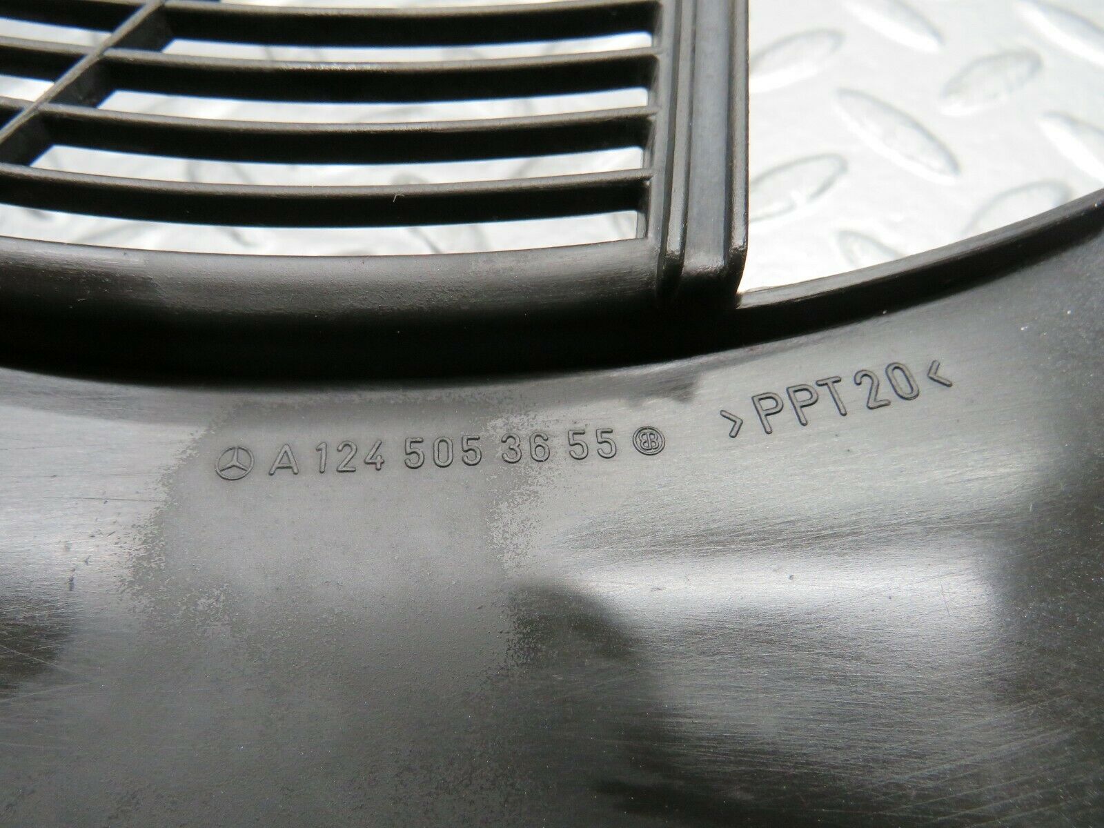 22495 Mercedes-Benz C124 E220 Coupe Fan Shroud 1245053655