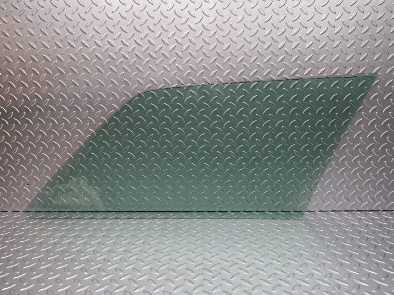 31449 Mercedes-Benz S124 220TE Wagon Rear Left Trunk Quarter Window Glass