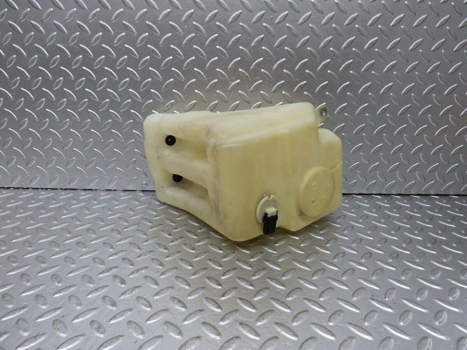 25203 Mercedes-Benz W201 190D Windscreen Washer Fluid Res. Tank 2018690720