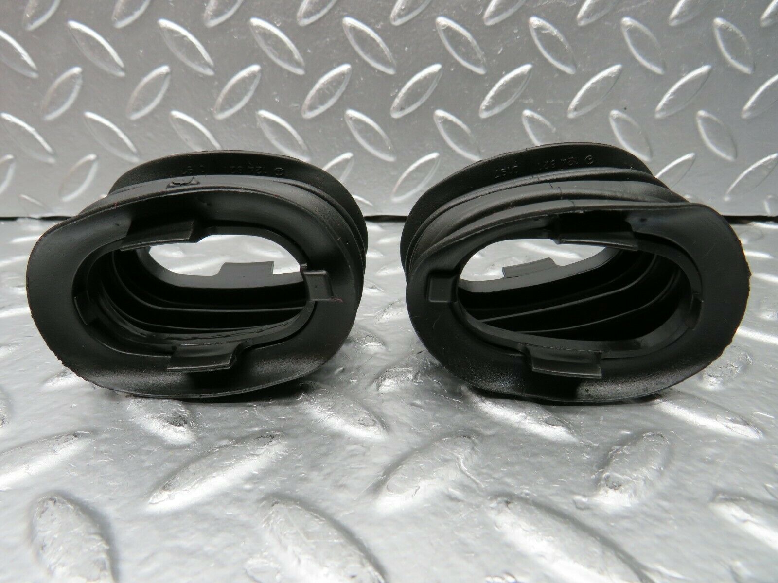 22601 Mercedes-Benz C124 E220 Front Door Wire Protector Rubber 1248210197