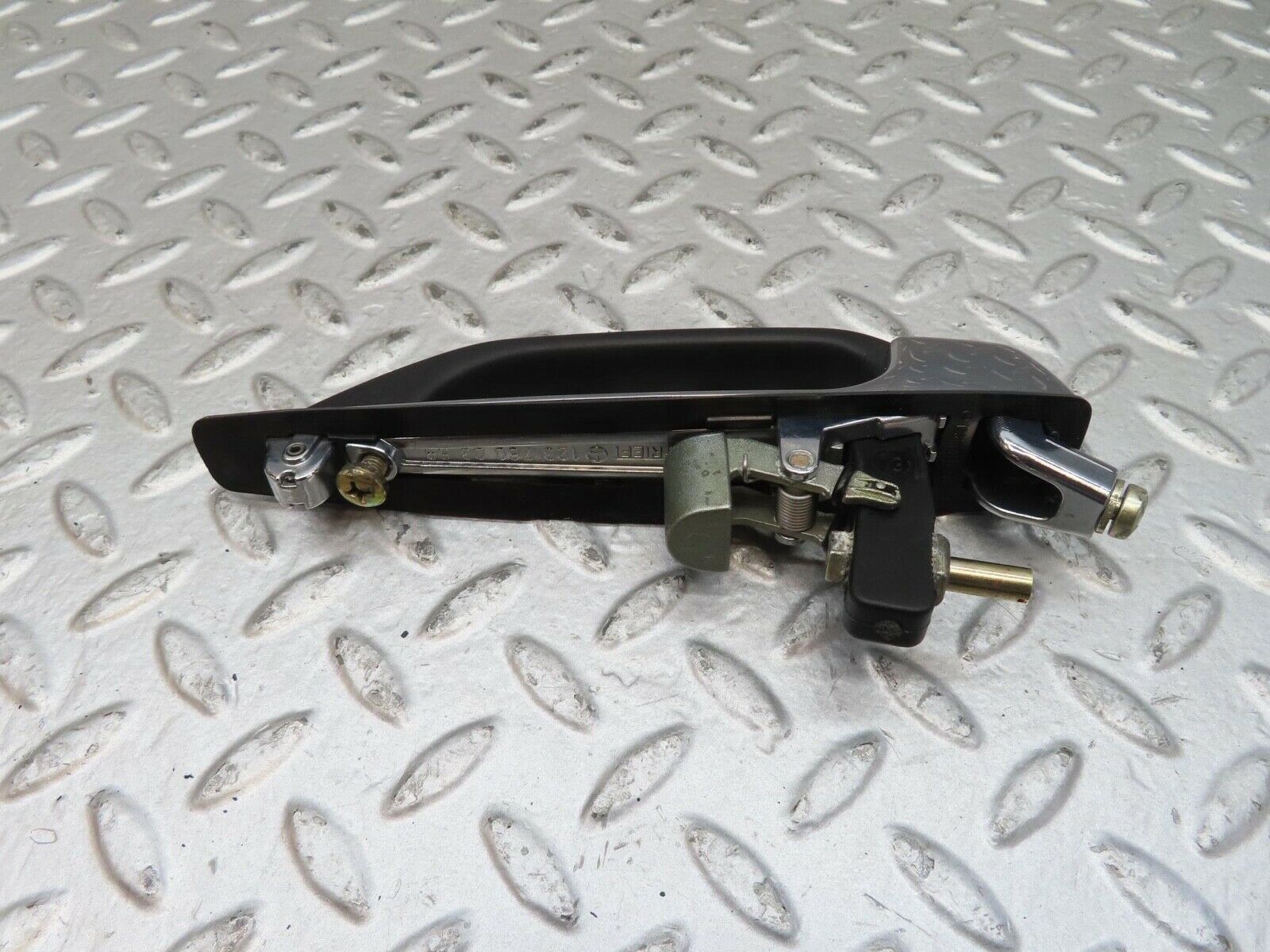 7024 Mercedes-Benz W123 230E Rear Exterior Door Handle 1237600359