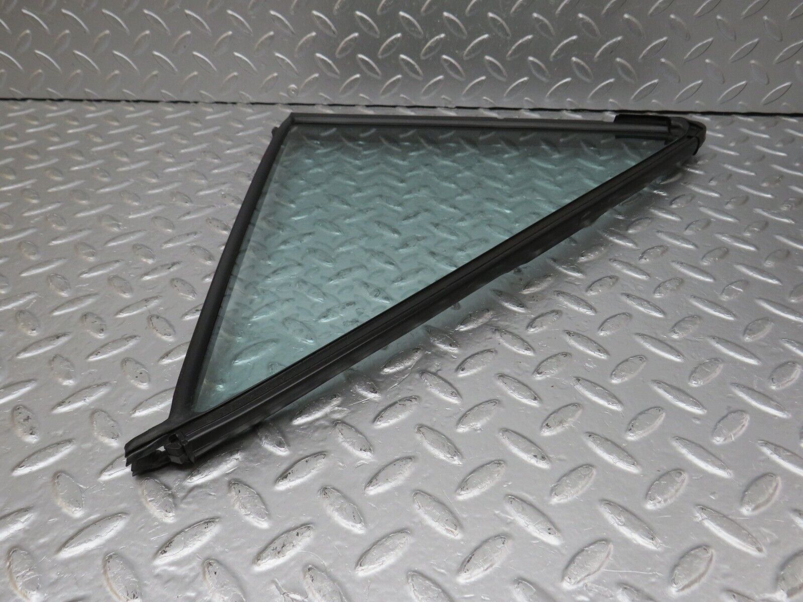 33827 Mercedes-Benz W201 190E 2.0L Rear Right Quarter Window Glass 2017350624