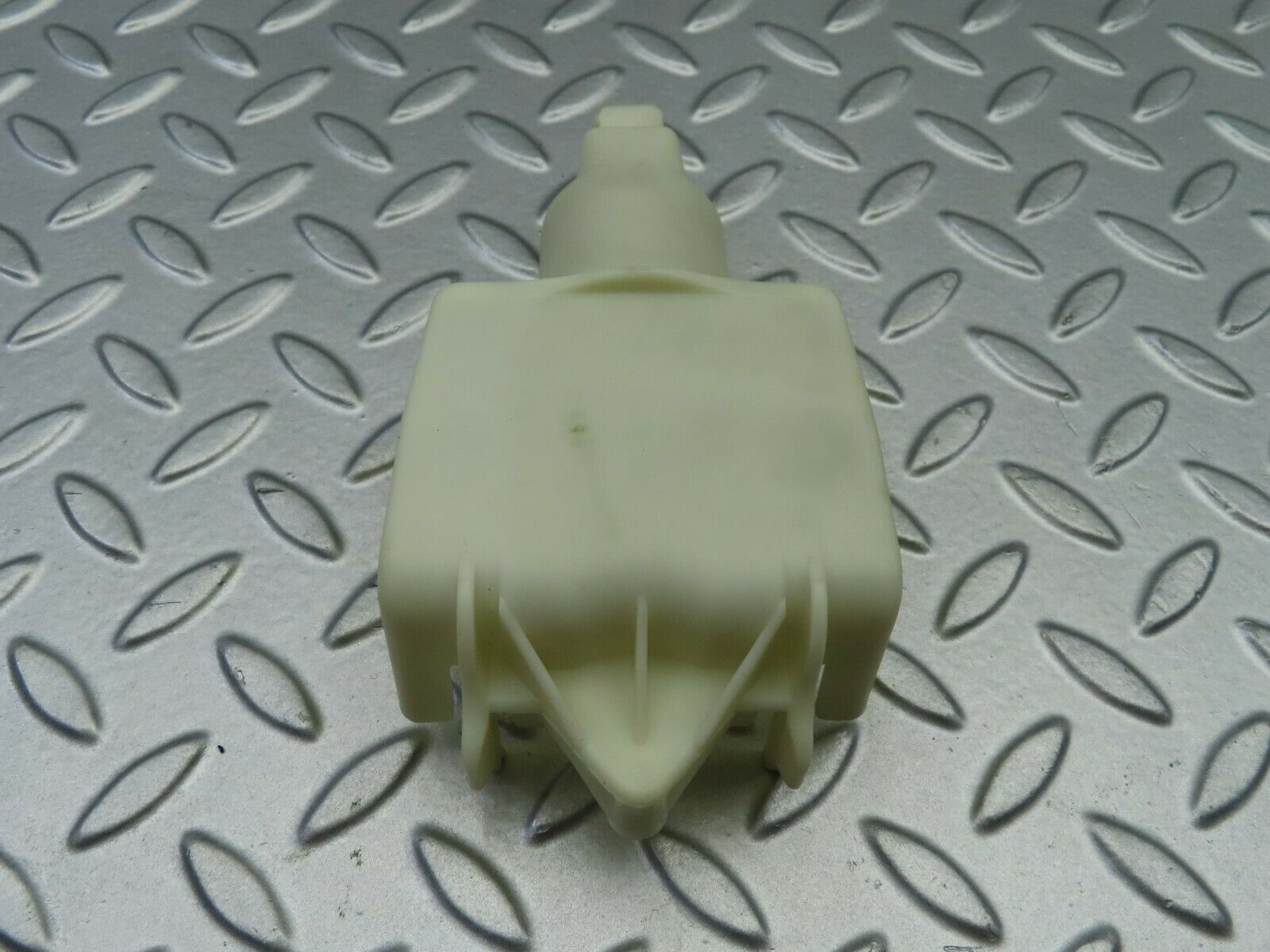 6578 Mercedes-Benz S124 E220 Wagon Rear Door Lock Vacuum Actuator Cover