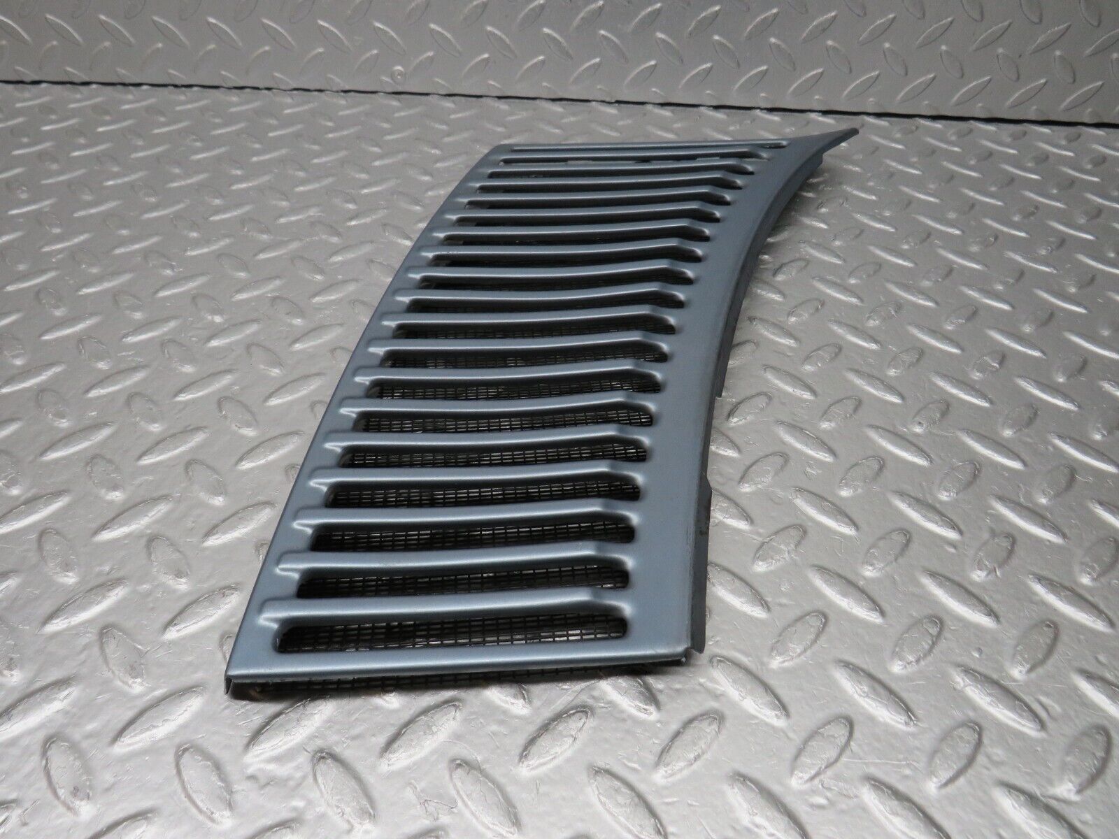 39082 Mercedes-Benz R107 500SL Coupe Air Intake Grill Right Side