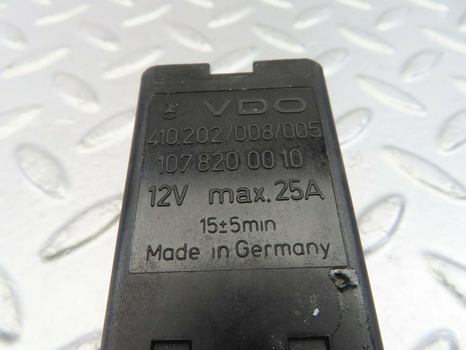 10729 Mercedes-Benz W123 230E Rear Heated Window Relay 1078200010