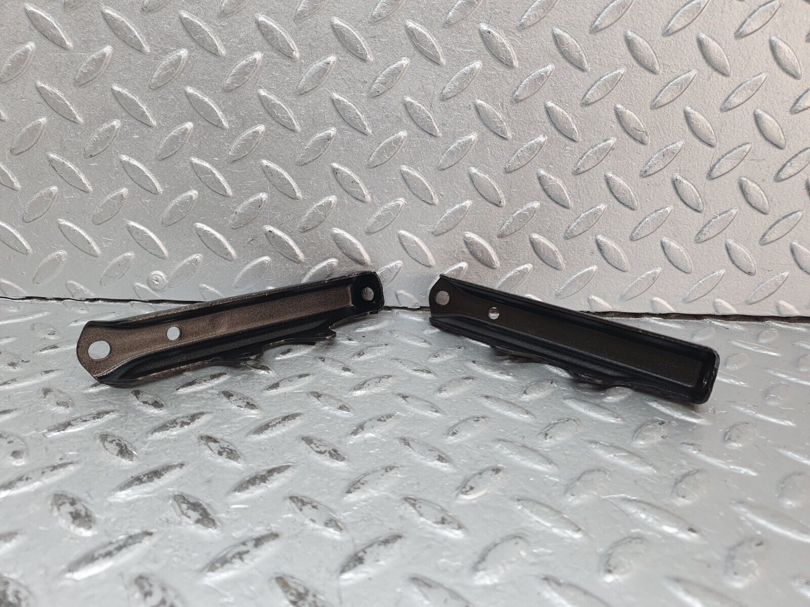 41236 Mercedes-Benz W126 300SE Air Intake Manifold Bracket