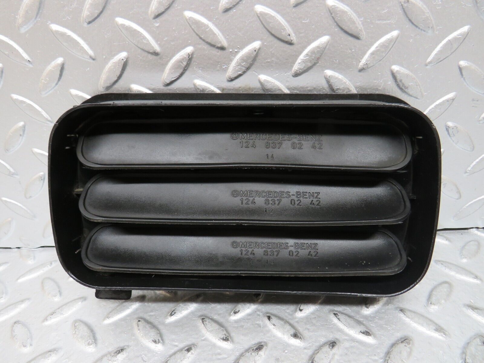 27579 Mercedes-Benz S124 300TE Wagon Air Intake Vent 1248370230