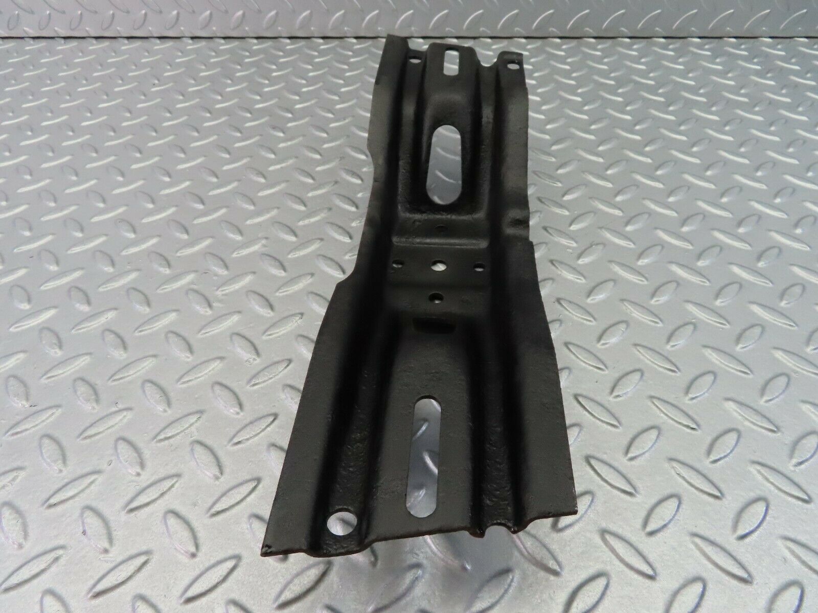 7832 Mercedes-Benz W115 220D Gearbox Mount Bracket