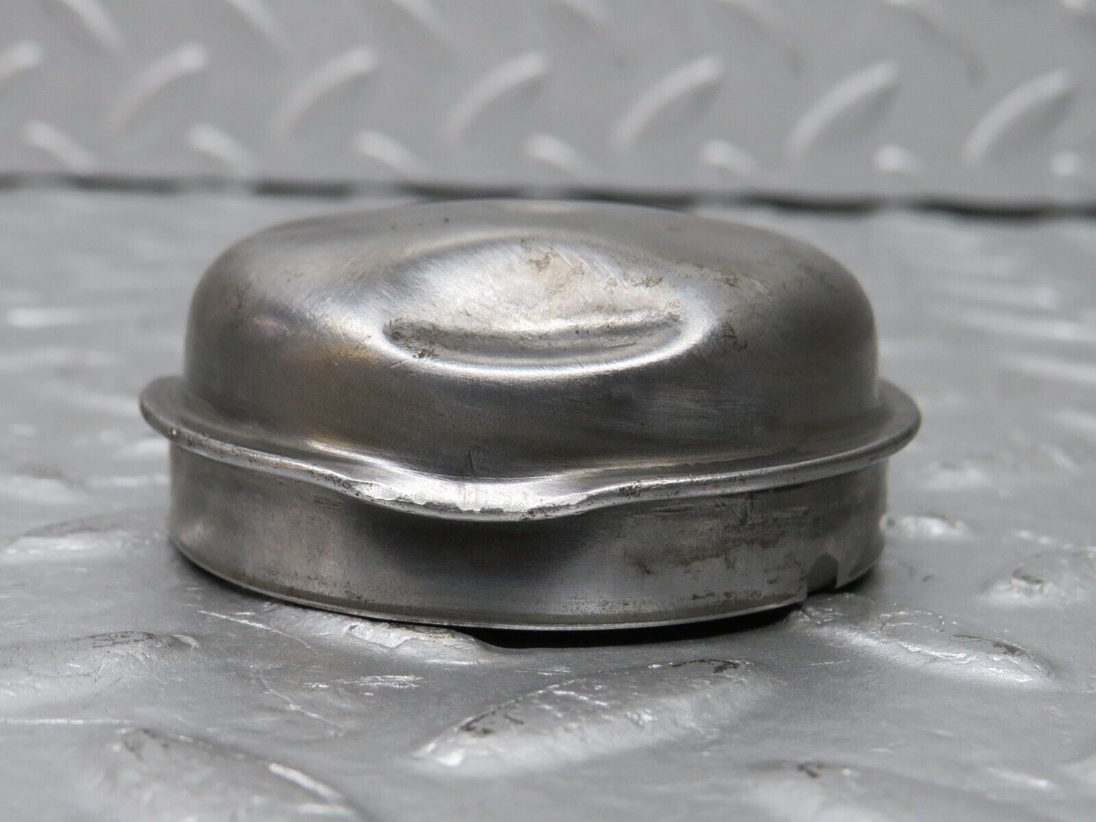 38480 Mercedes-Benz R129 280SL Coupe Wheel Hub Locking Cap With Bearing