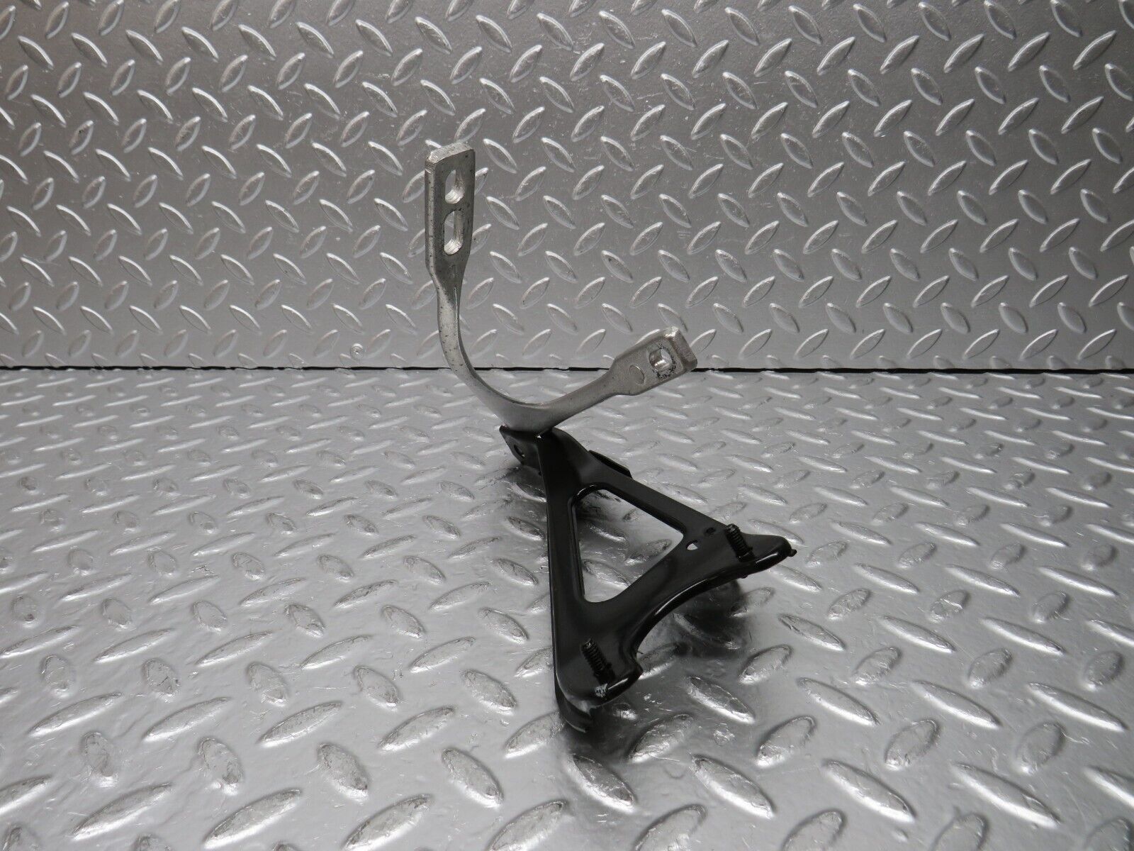30724 Mercedes-Benz W201 190E 2.0L Steering Column Bracket