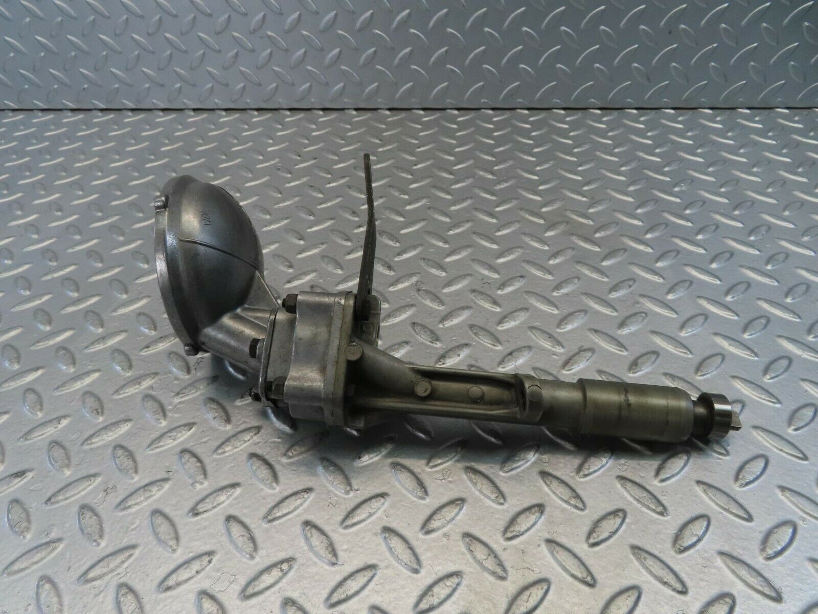10952 Mercedes-Benz W115 220D Oil Pump