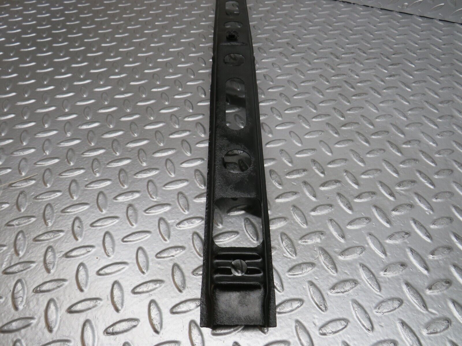 29637 Mercedes-Benz W123 230E Front Bumper Centre Bracket