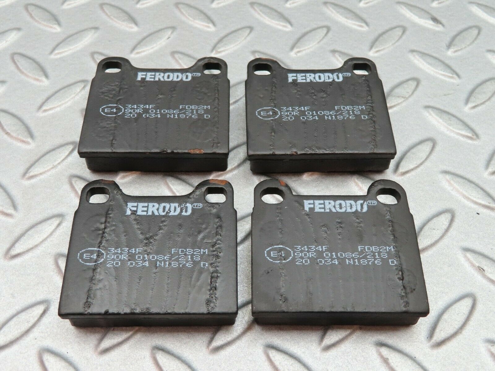5204 Mercedes-Benz R107 350SL Coupe Rear Brake Pads Ferodo 3434F New
