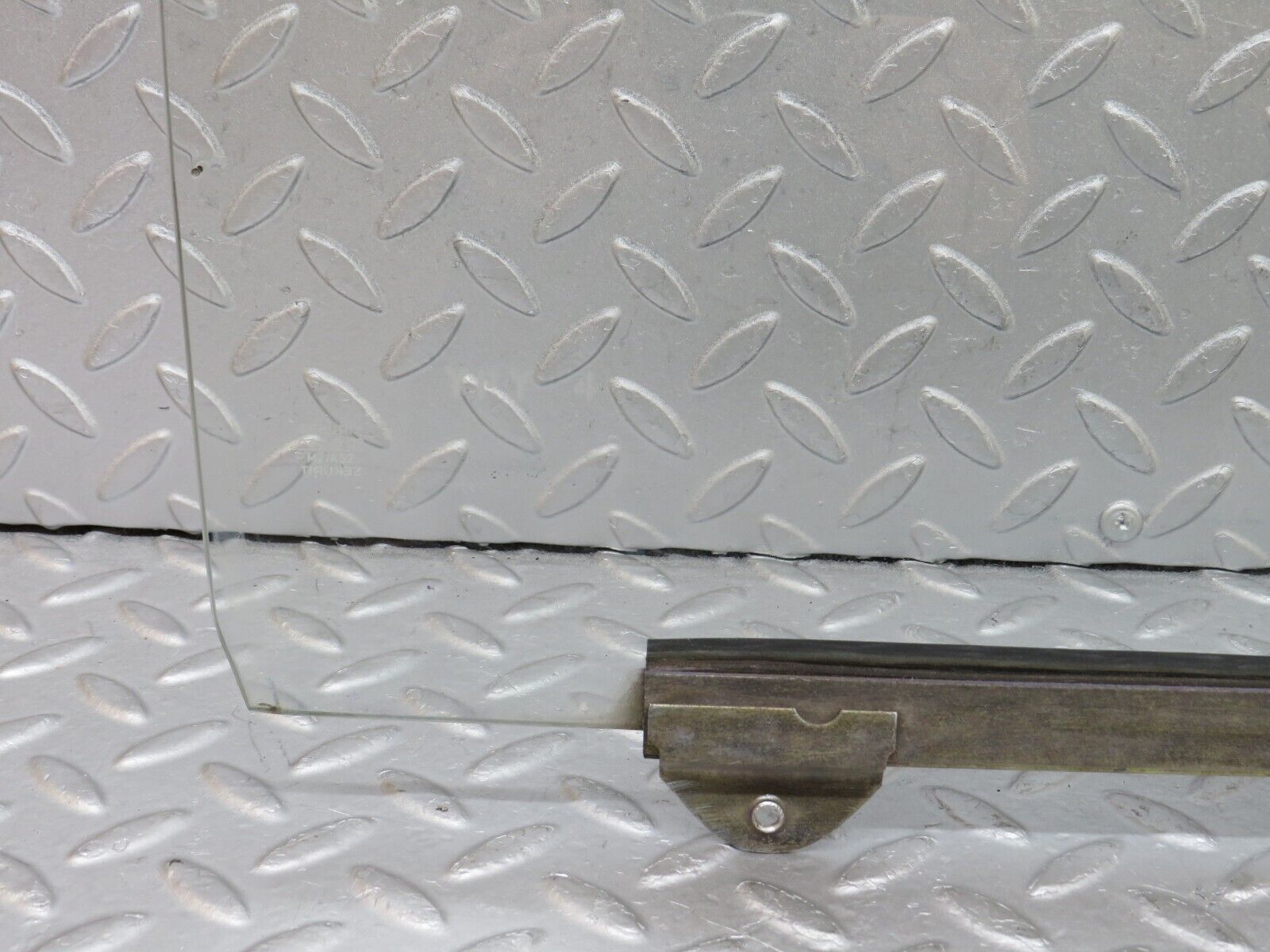 35874 Mercedes-Benz W108 Front Right Door Window Glass