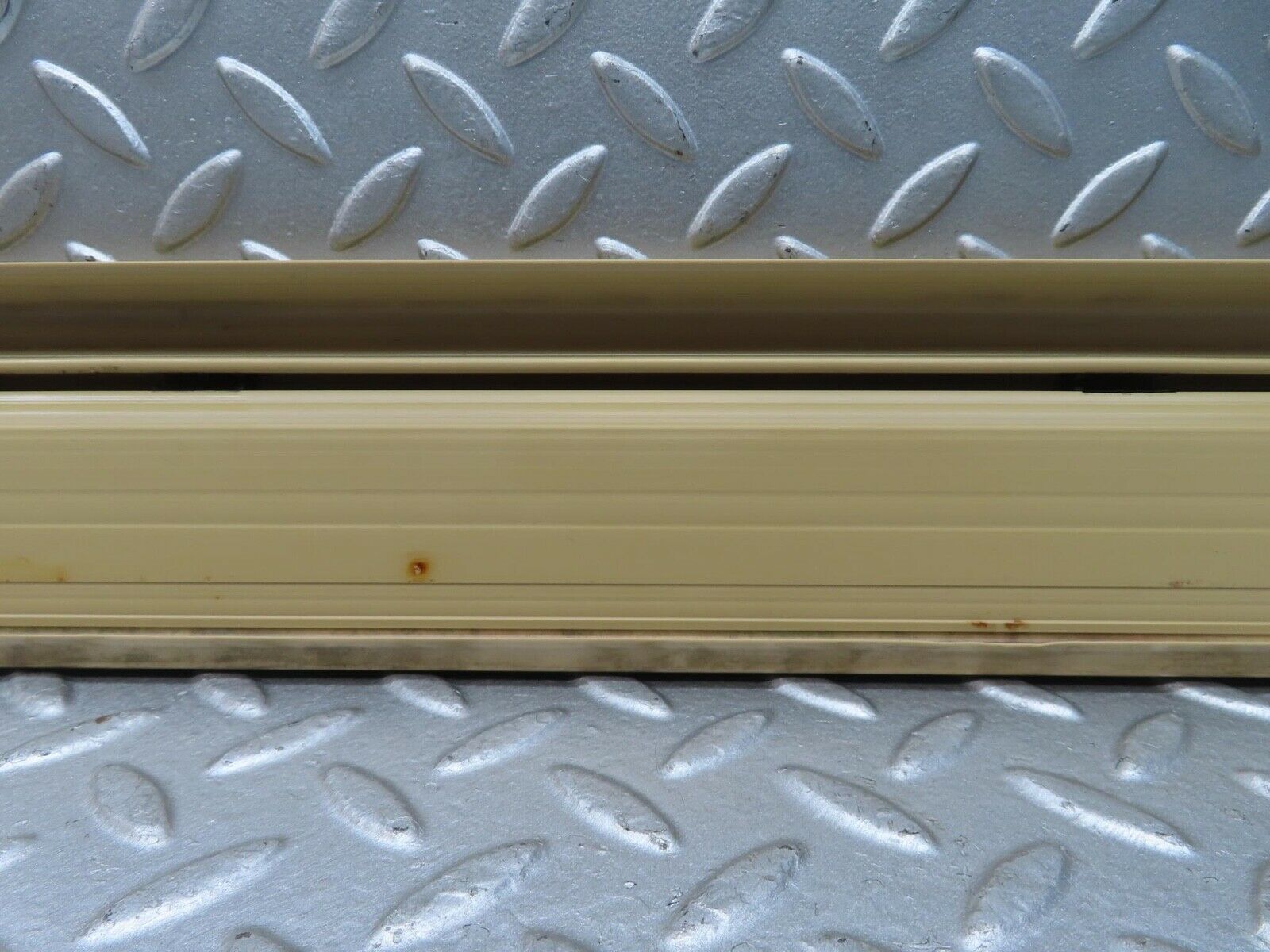 13481 Mercedes-Benz W123 200 Front Right Door Sill