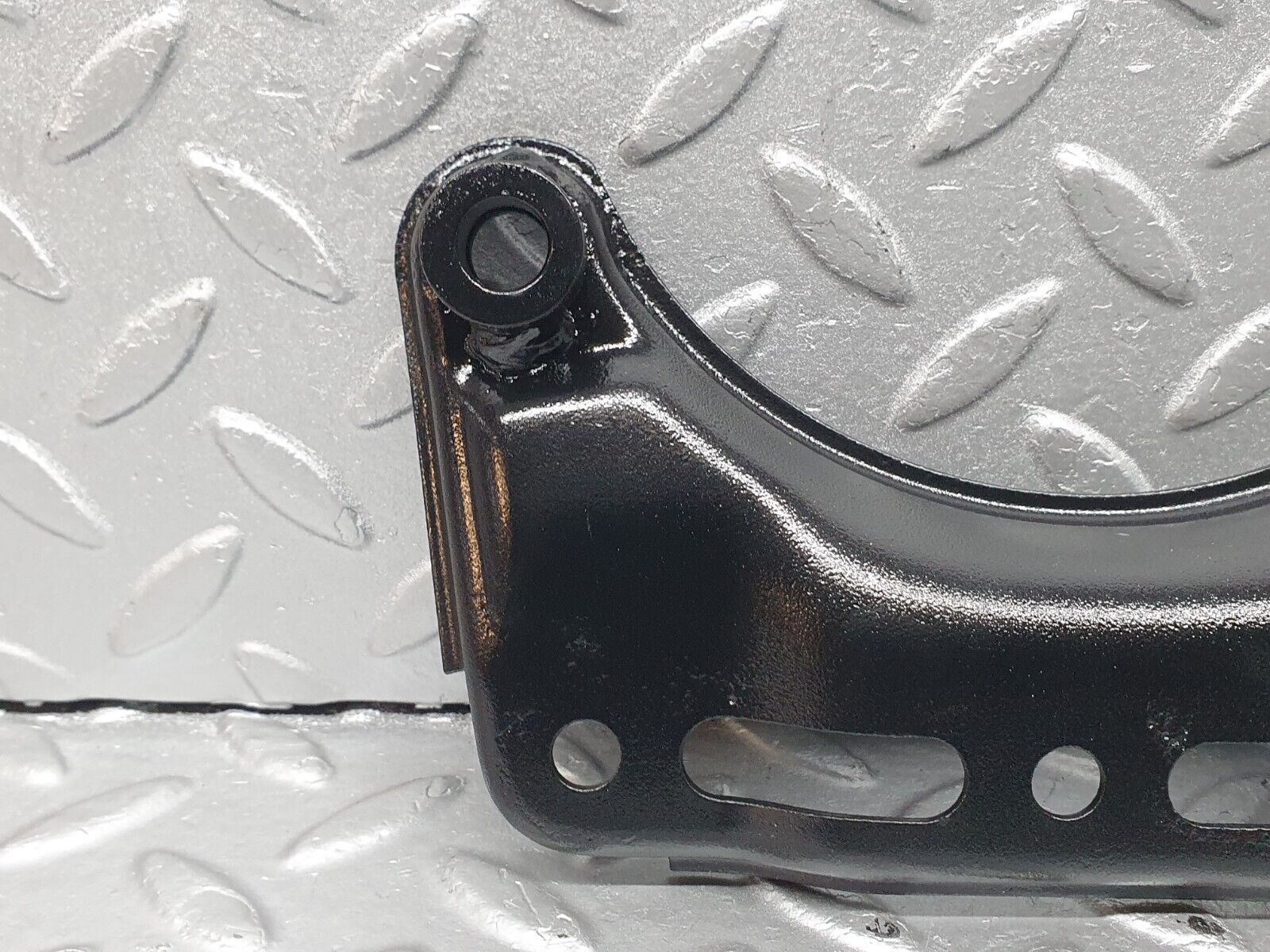 41151 Mercedes-Benz W126 300SE Air Conditioning Compressor Support Bracket