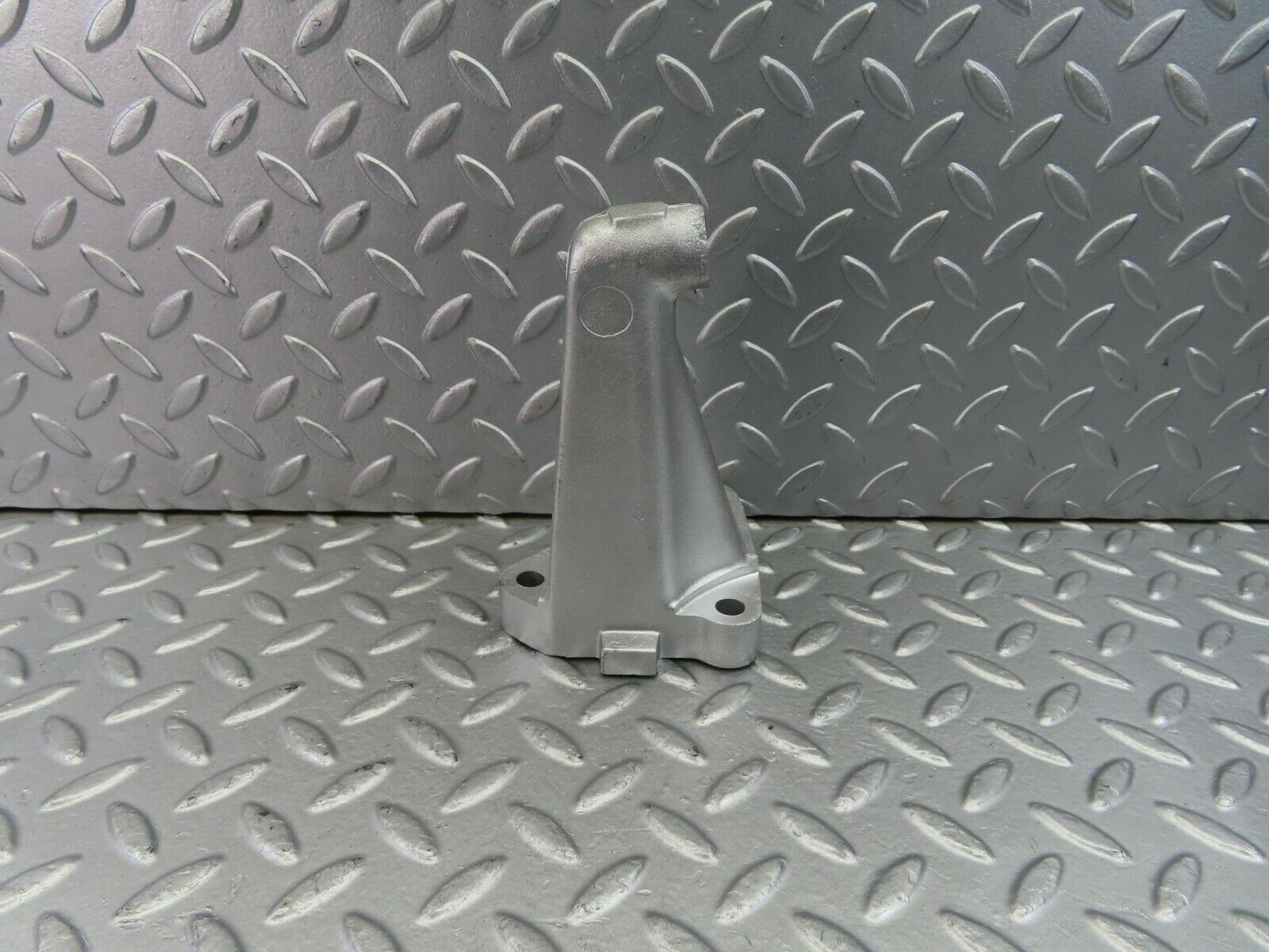 10806 Mercedes-Benz W123 230E Engine Mount Bracket Right Side 1022230304