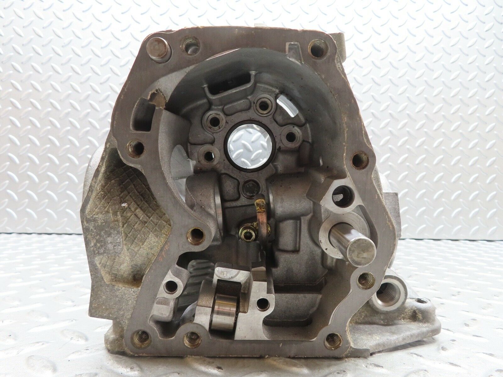 17849 Mercedes-Benz W123 230E Automatic Transmission Housing 1232705201