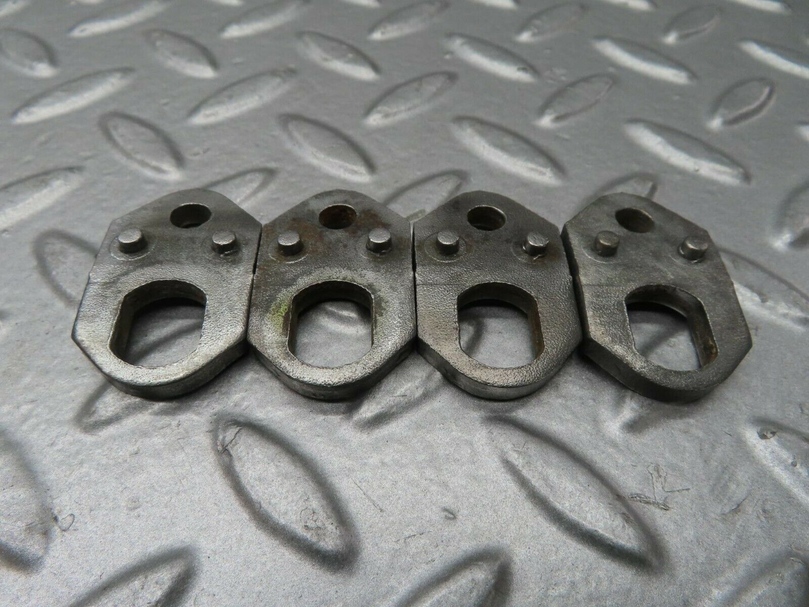 15634 Mercedes-Benz R107 450SL Fuel Injector Bracket 4pcs