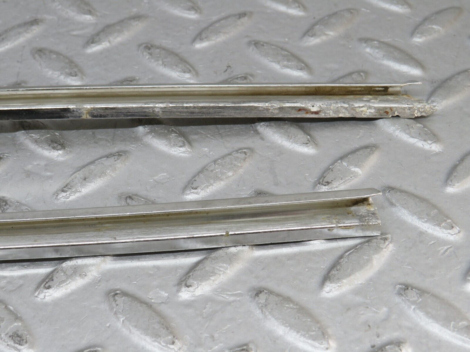 35867 Mercedes-Benz W108 Front Left Door Chrome Trim Pair