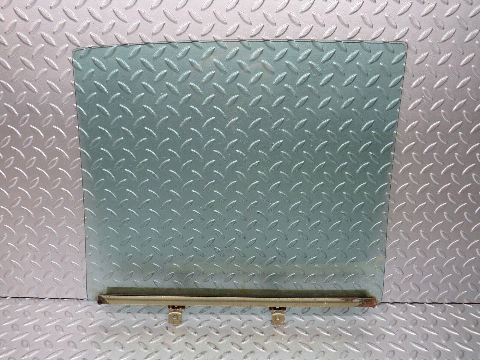 28673 Mercedes-Benz W123 230E Rear Left Door Window Glass