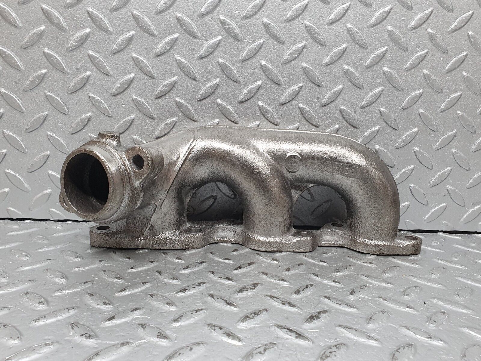 41202 Mercedes-Benz W126 300SE Exhaust Manifold Cylinder 4-6 1031422202