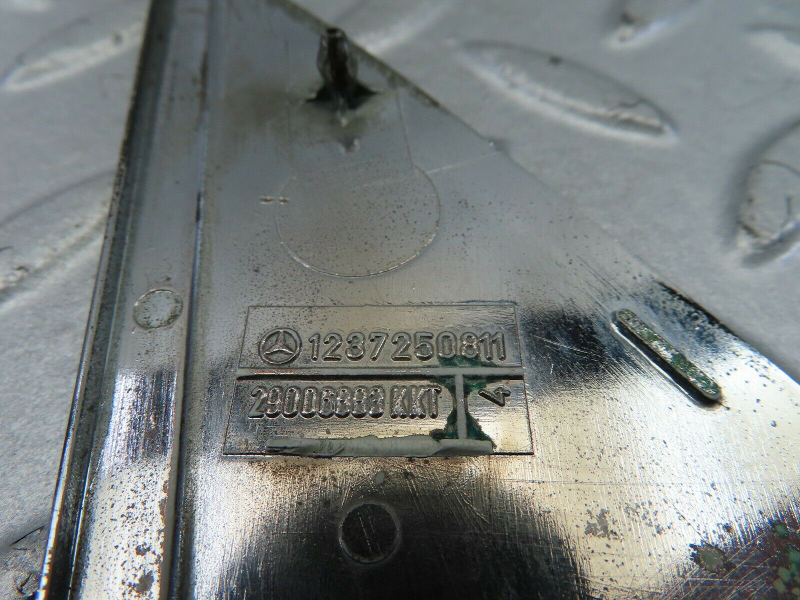 7622 Mercedes-Benz S123 230TE Wagon Mirror Triangle Cover Right 1237250811