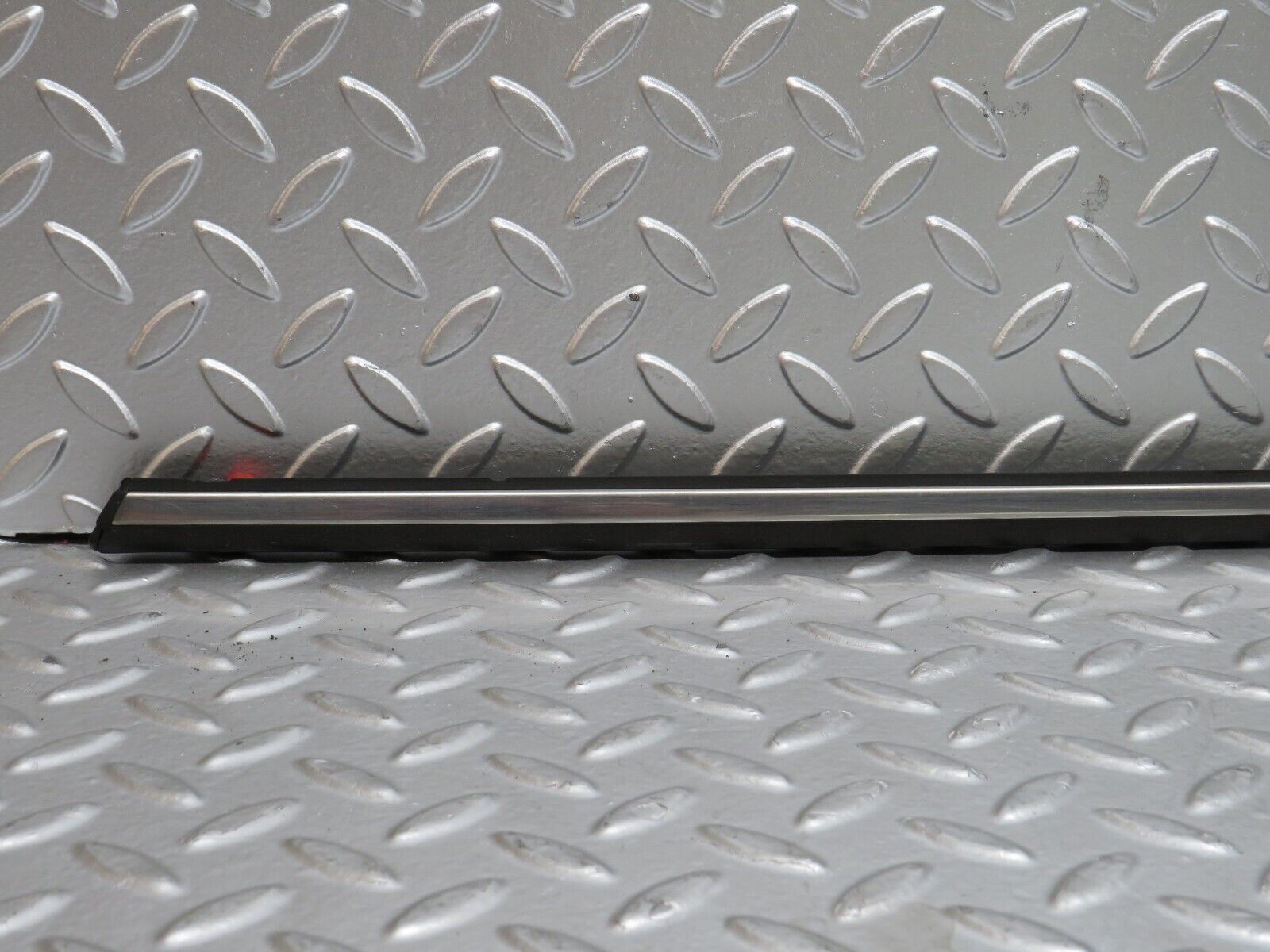 28237 Mercedes-Benz S123 240D Wagon Front Right Door Centre Moulding Trim