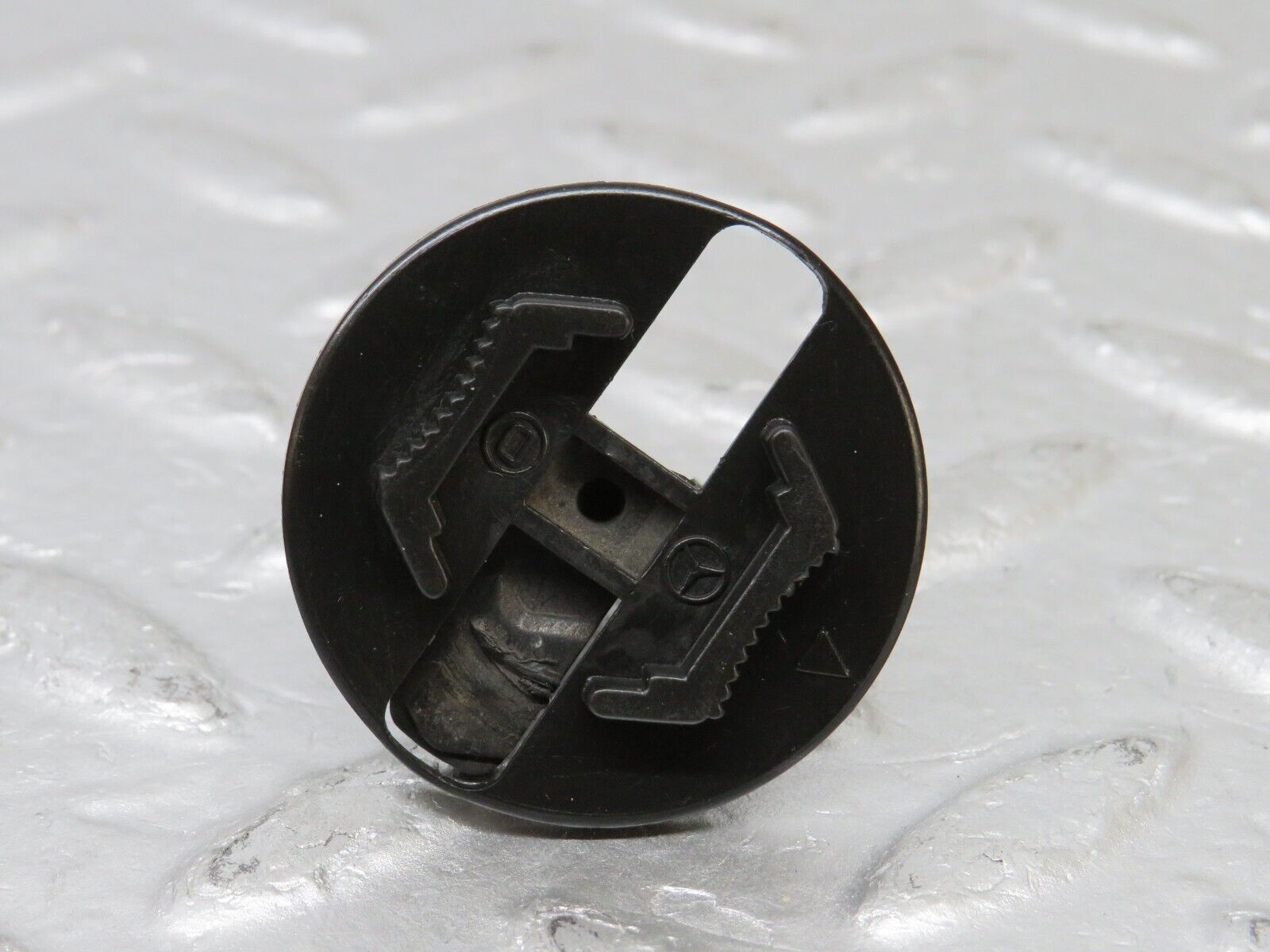 37814 Mercedes-Benz A124 320E Cabriolet Radiator Fan Shroud Holder 2x