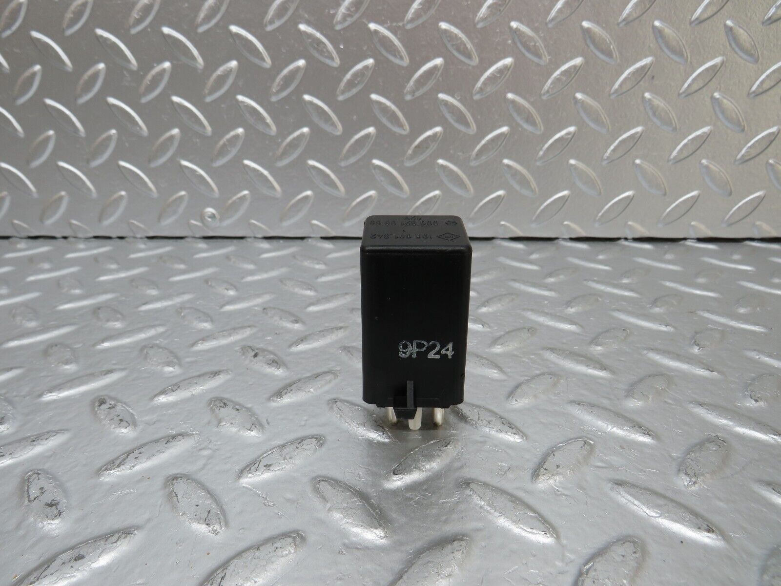 25518 Mercedes-Benz W123 200 Intermittent Wiper Relay 0008210863