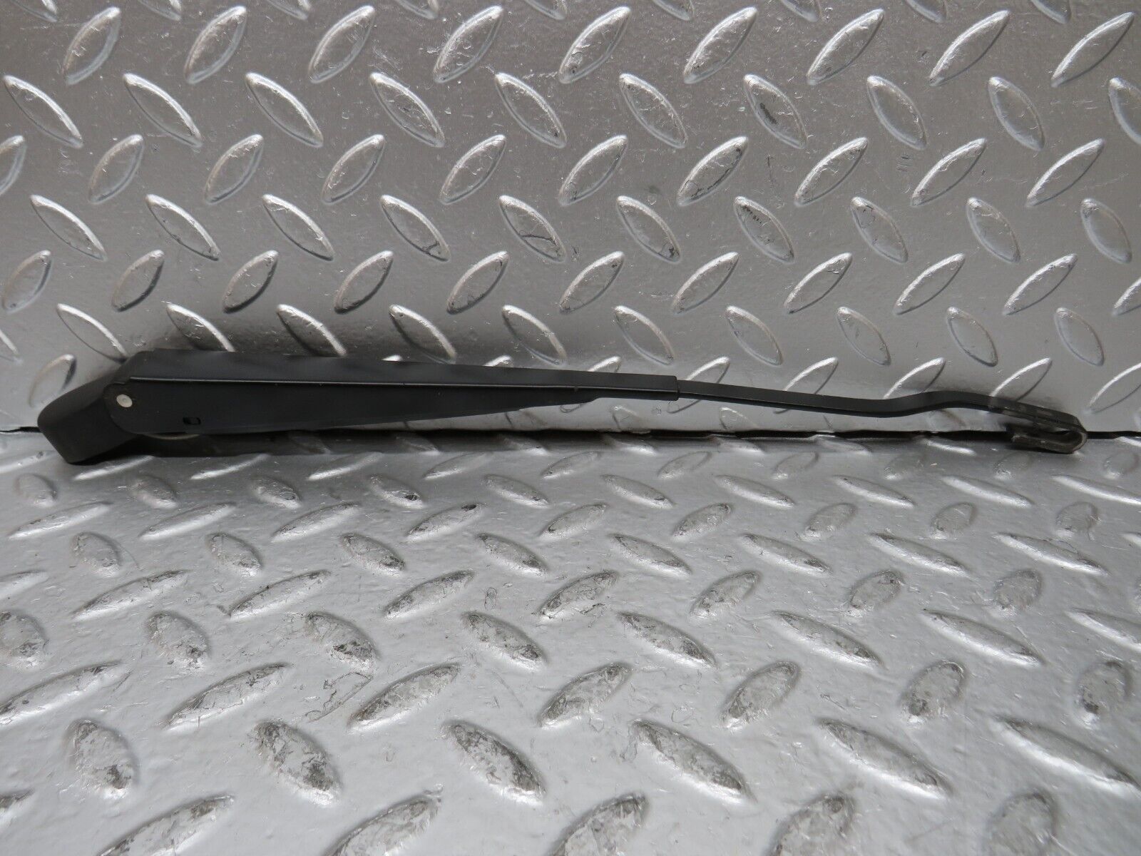 26990 Mercedes-Benz W123 240D Wiper Arm Bosch Left Side 3399990553